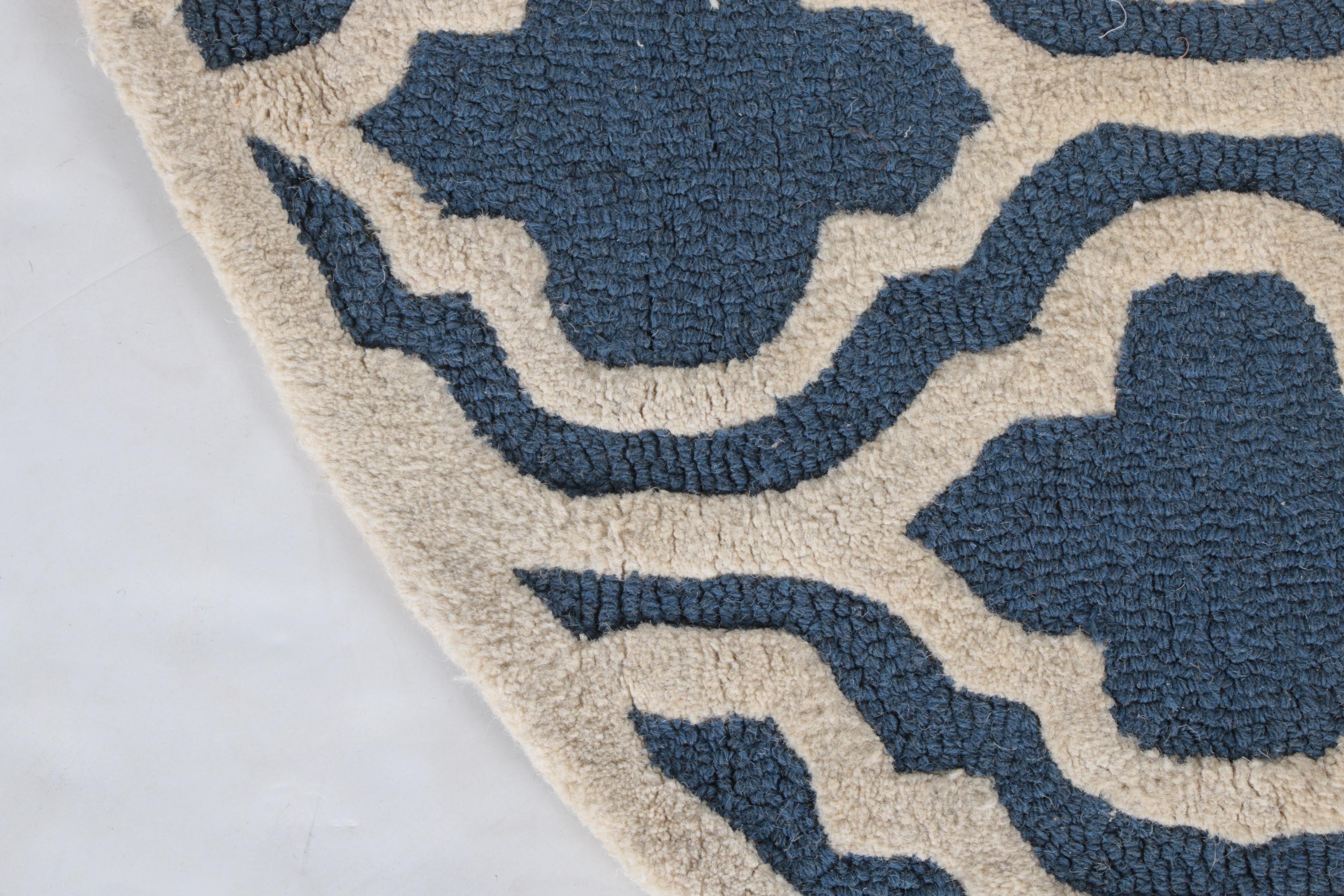 Hand Hooked Quatrefoil Round Wool Area Rug