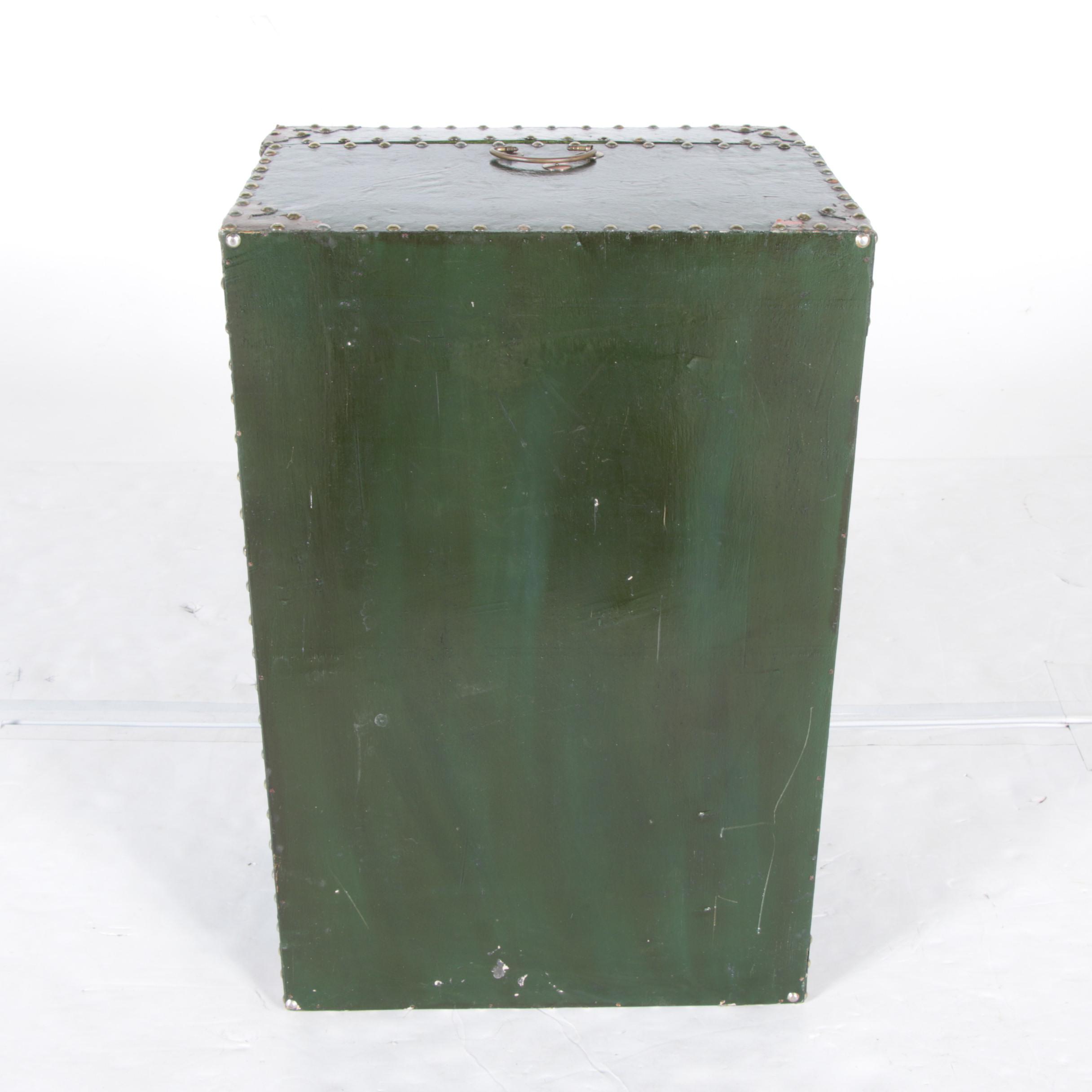 Green Lacquered Trunk
