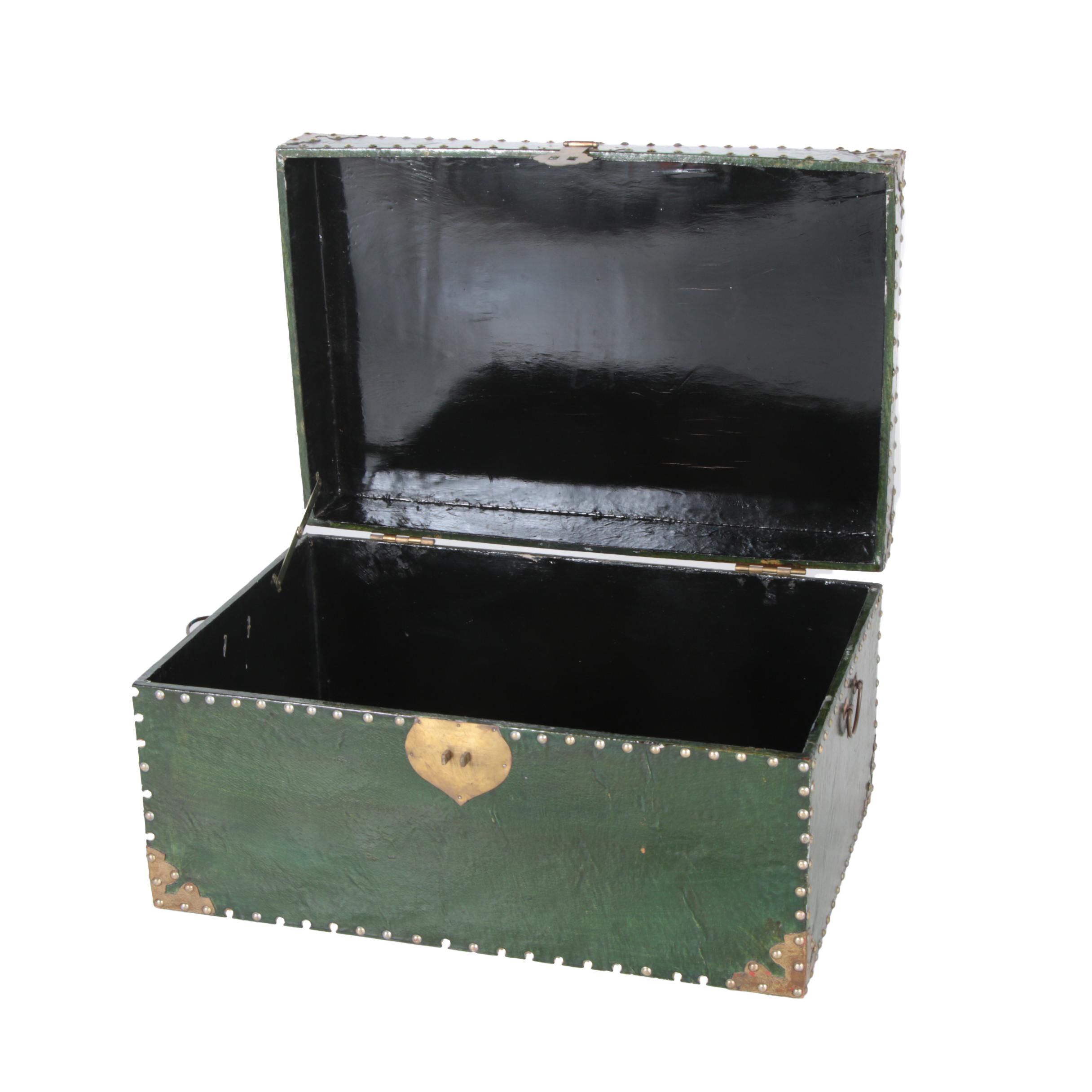 Green Lacquered Trunk