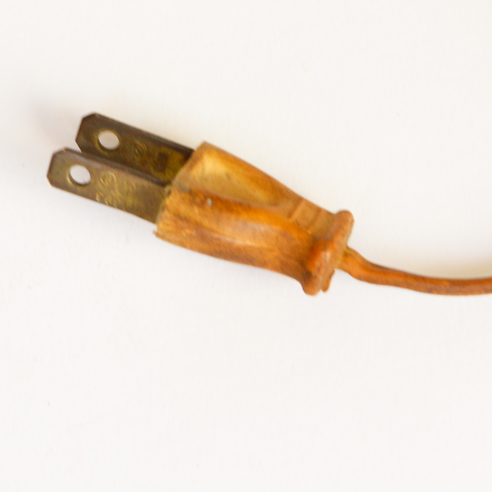 Vintage Neoclassical Style Urn Shaped Table Lamp