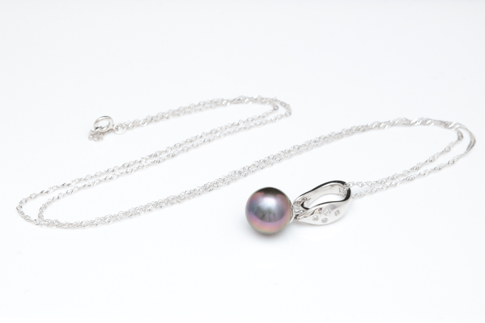 14K White Gold, Black Pearl and Diamond Pendant with Chain
