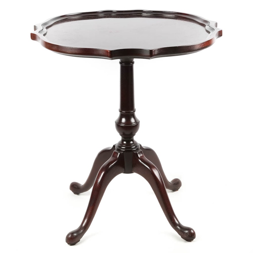 Vintage Queen Anne Style Mahogany Pie Crust Table by Thomasville Furniture