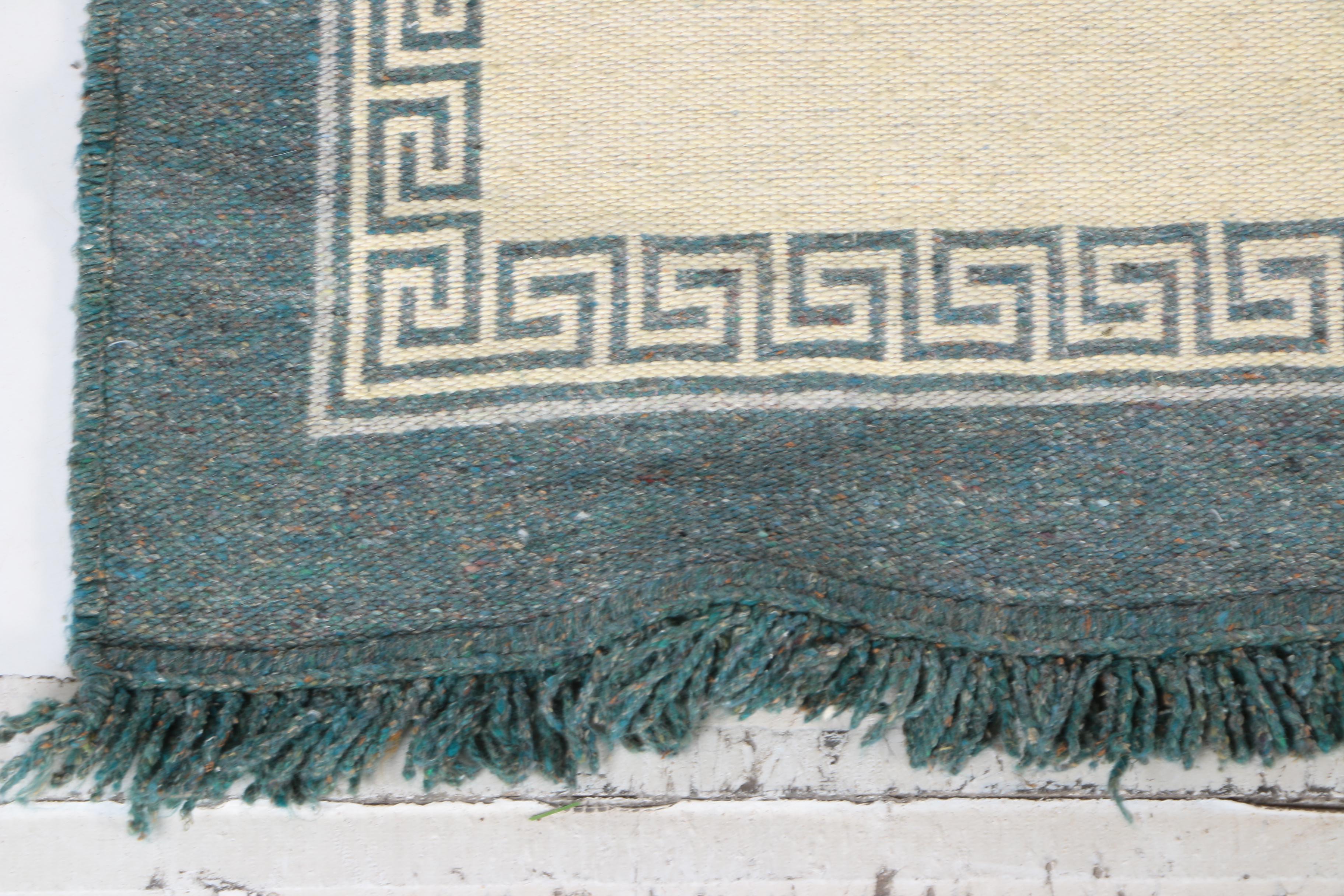 Handwoven Gray and White Meander Motif Area Rug