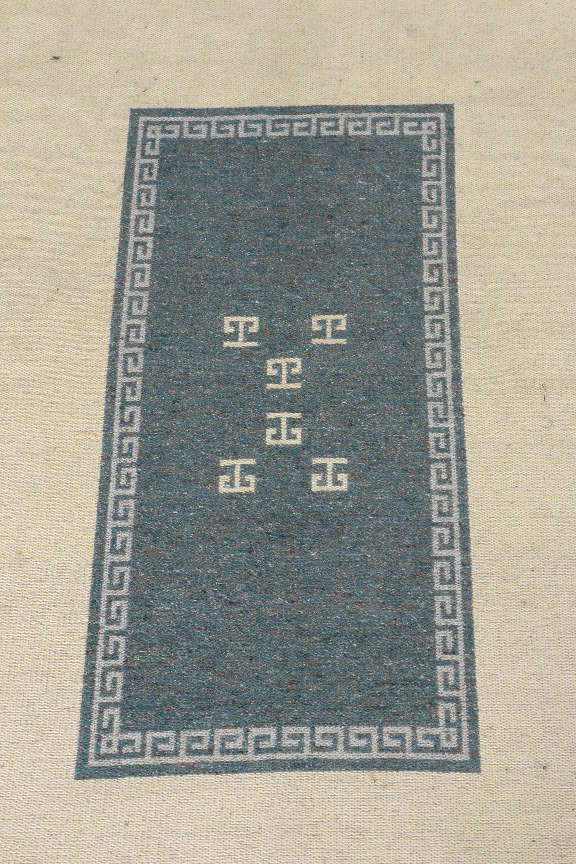 Handwoven Gray and White Meander Motif Area Rug