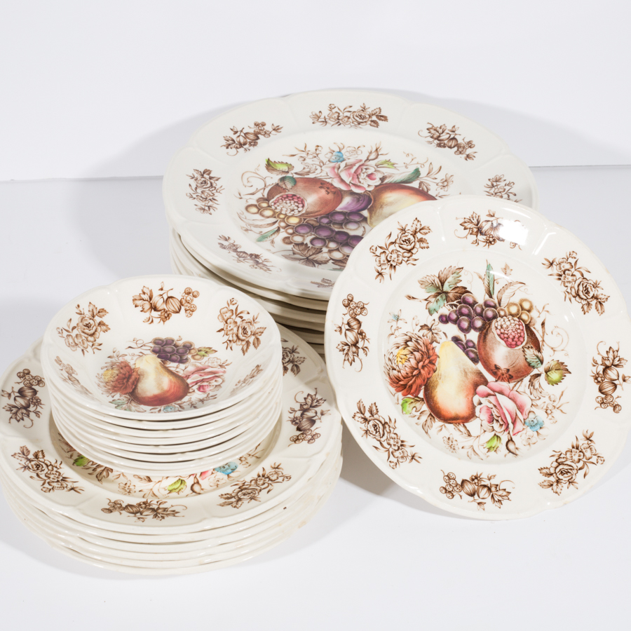 Johnson Brothers "Windsor Fruit" Dinnerware 1940s