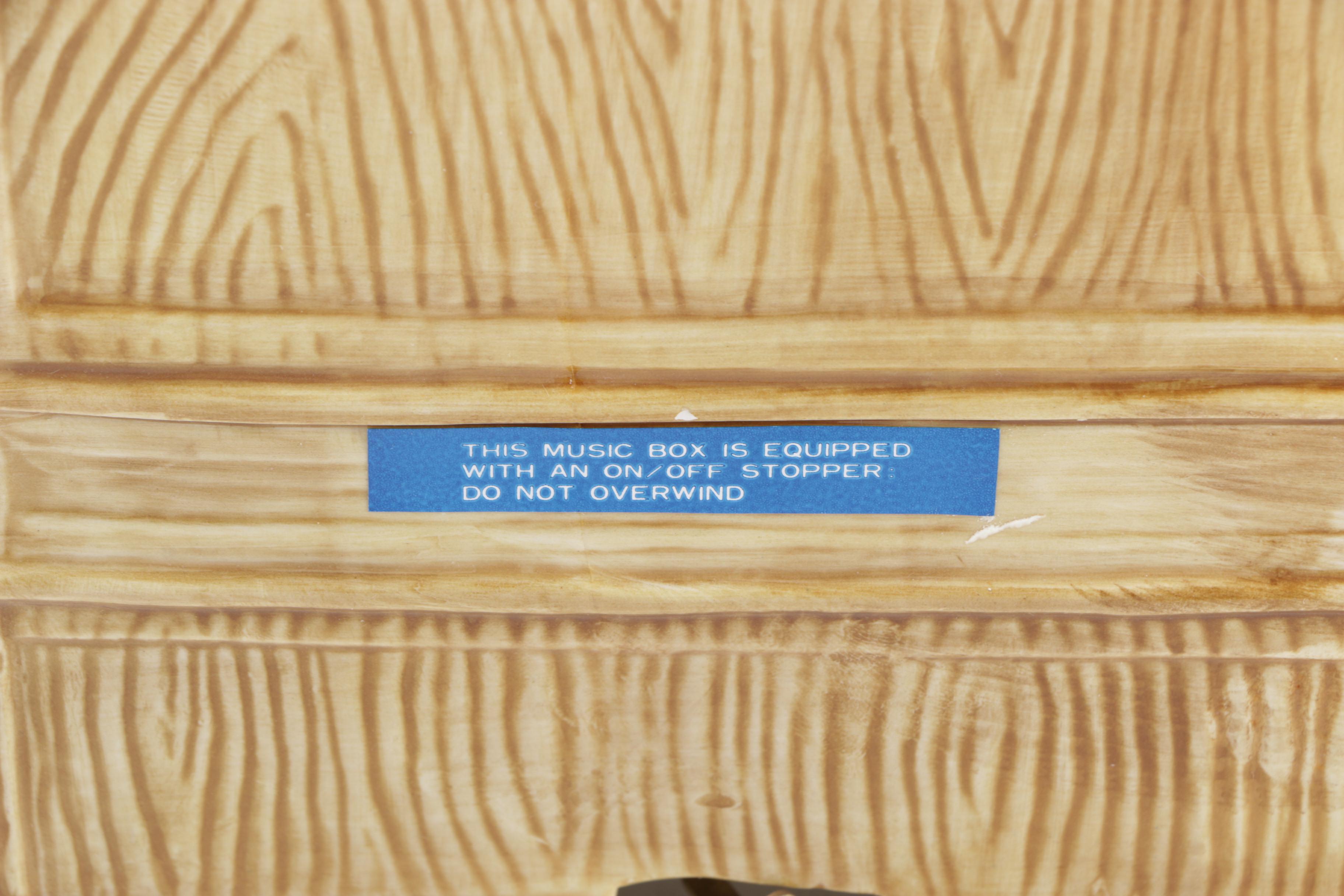 Schmid Beatrix Potter "The Tailor of Gloucester" Music Box