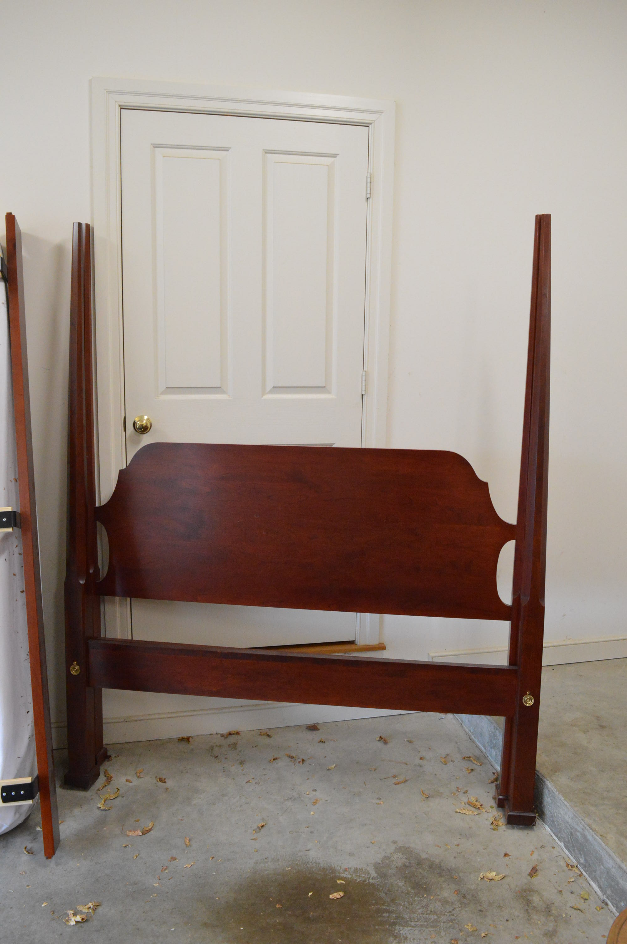 Cherry Pencil-Post Bed Frame in Queen-Size