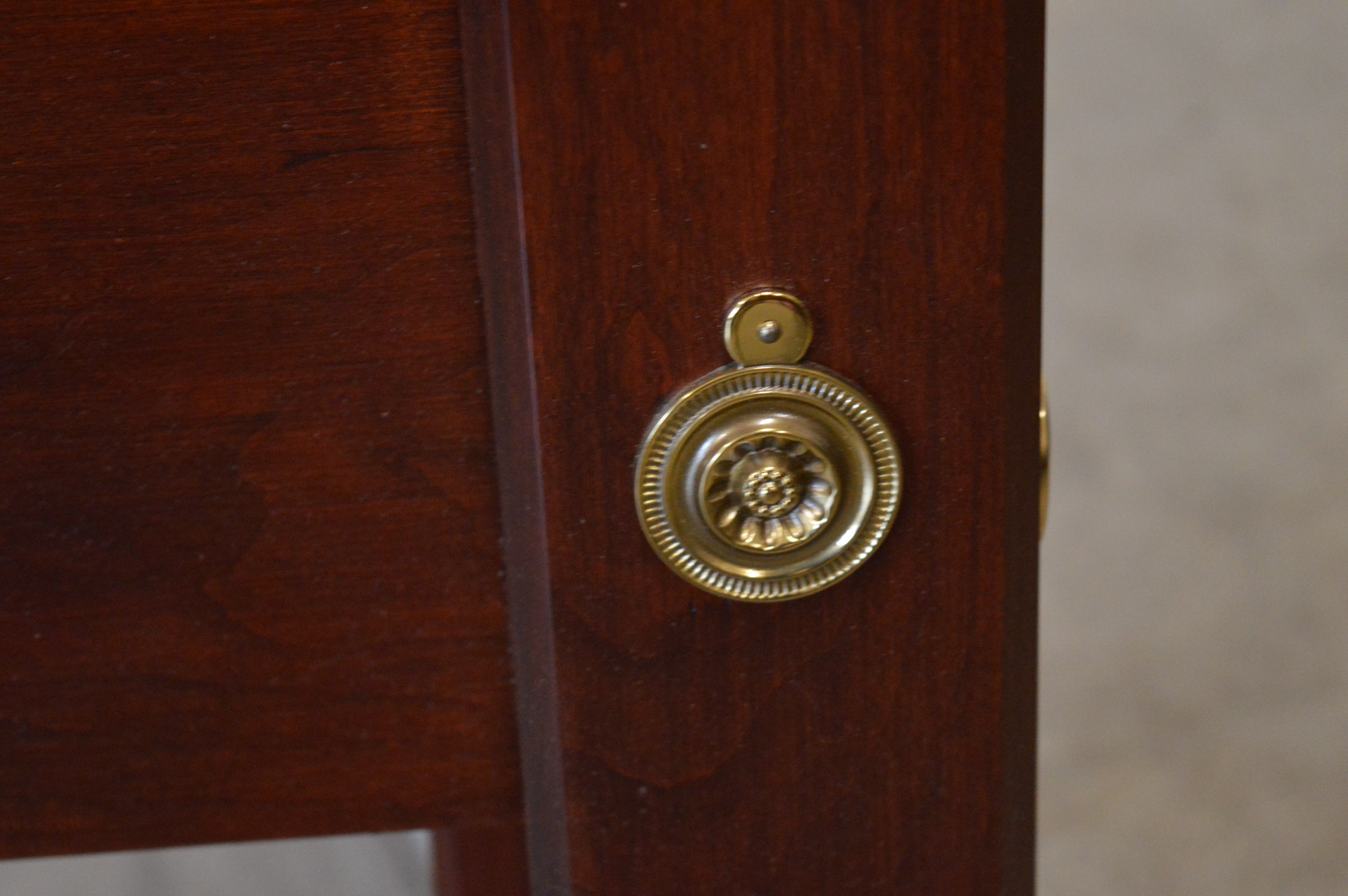 Cherry Pencil-Post Bed Frame in Queen-Size