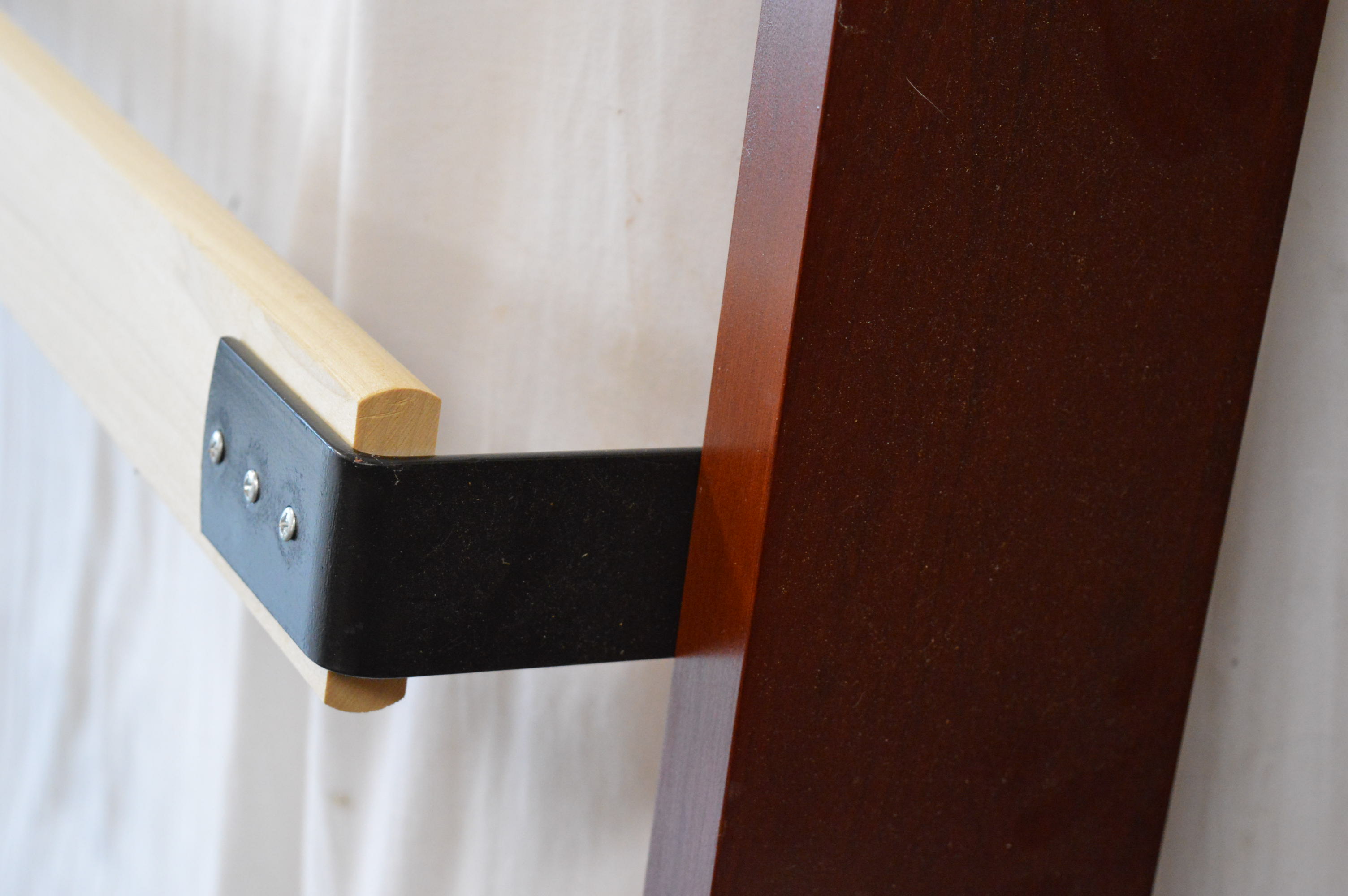 Cherry Pencil-Post Bed Frame in Queen-Size