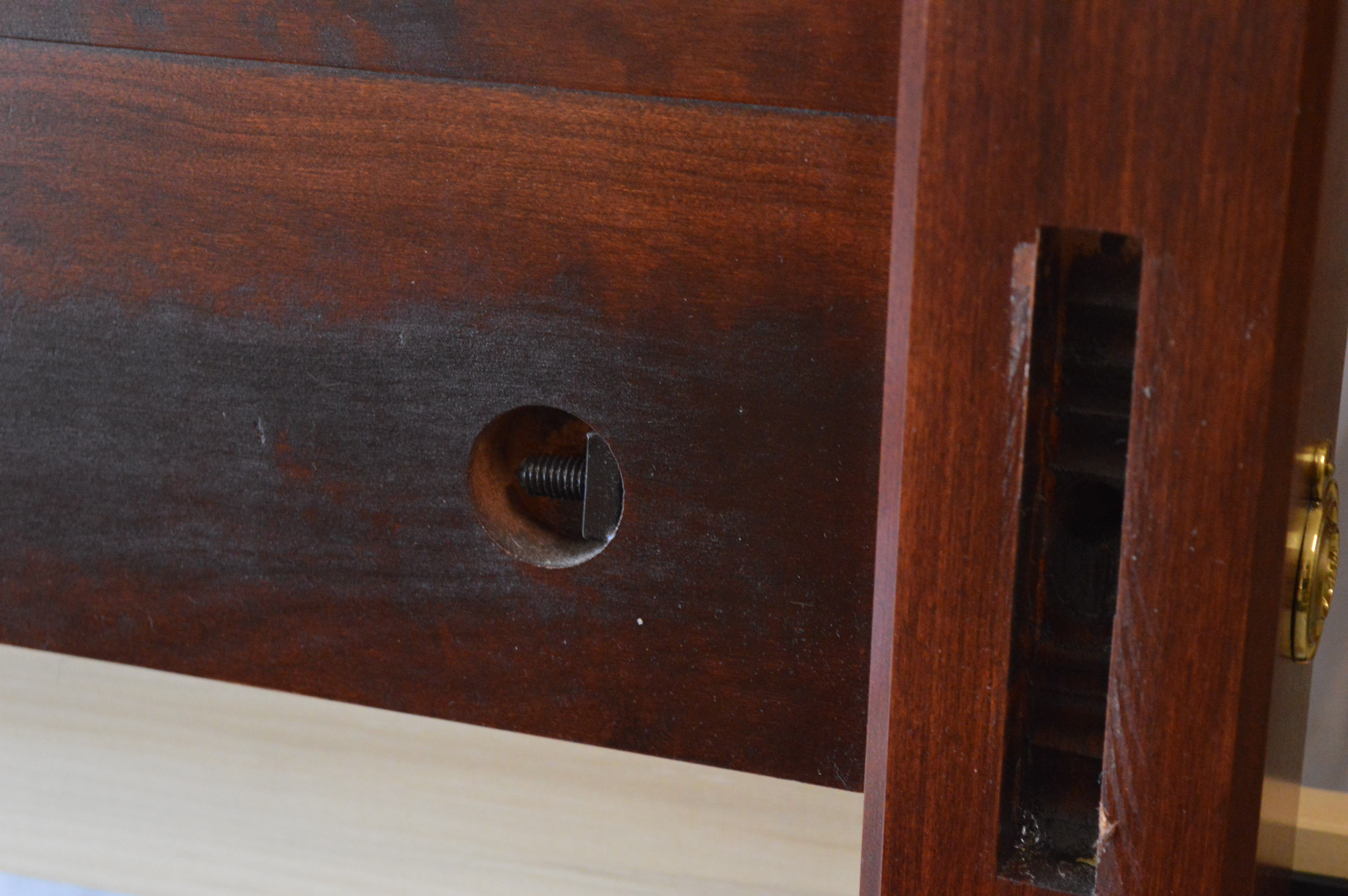 Cherry Pencil-Post Bed Frame in Queen-Size