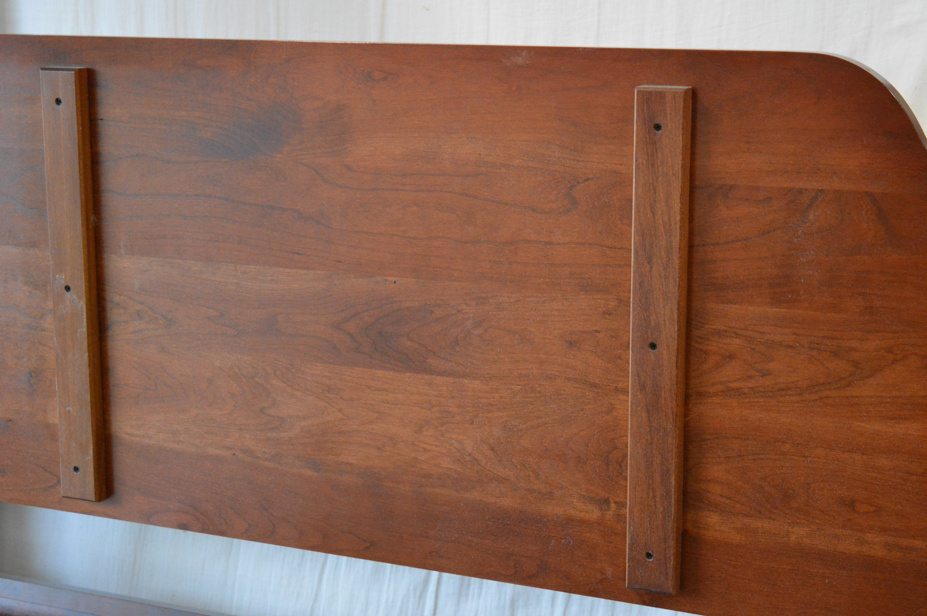 Cherry Pencil-Post Bed Frame in Queen-Size