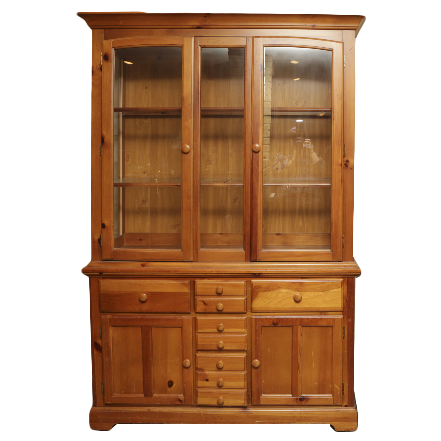 Pine Display by Bassett EBTH