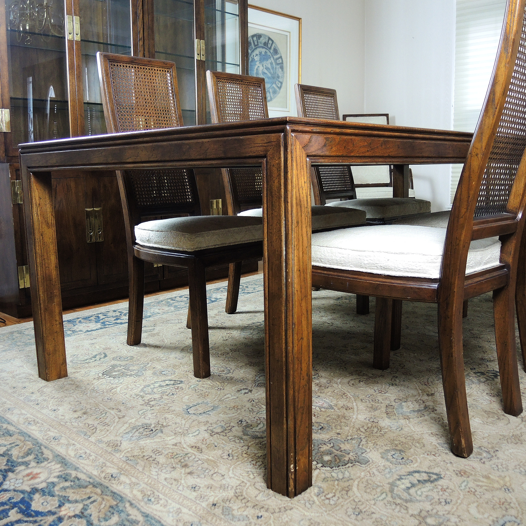 Henredon Scene One Dining Table With Eight Chairs