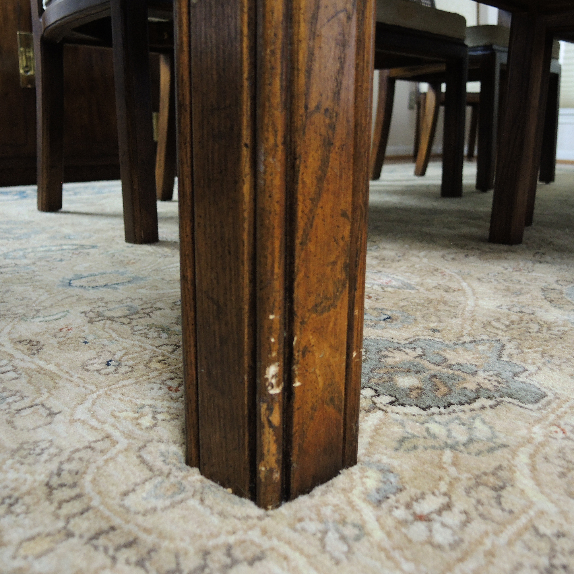 Henredon Scene One Dining Table With Eight Chairs