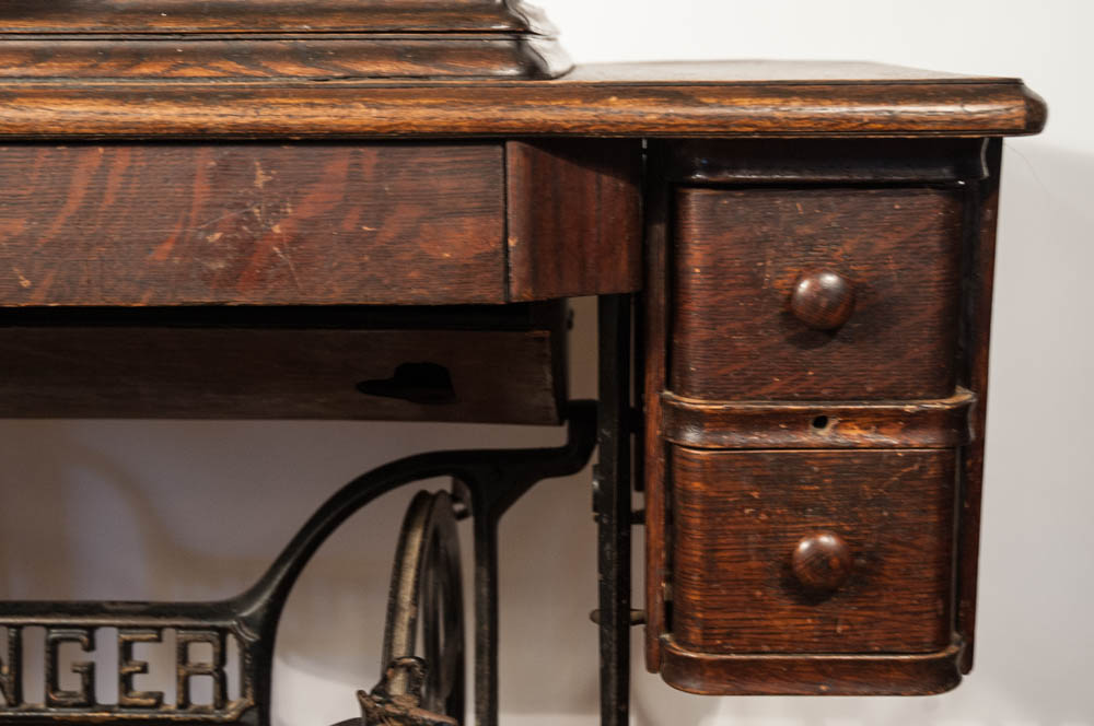 Antique Singer Treadle Sewing Machine in Oak Veneer Cabinet