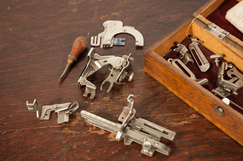 Antique Singer Treadle Sewing Machine in Oak Veneer Cabinet