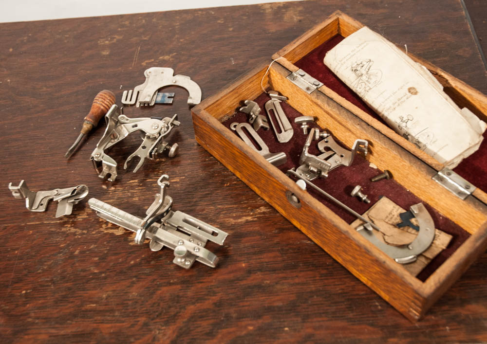 Antique Singer Treadle Sewing Machine in Oak Veneer Cabinet
