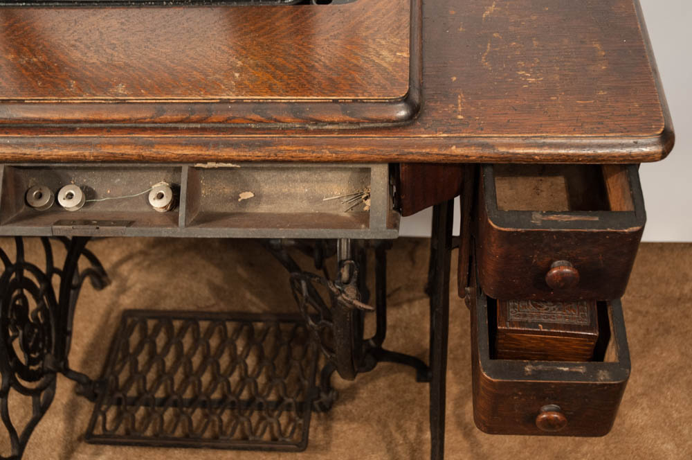 Antique Singer Treadle Sewing Machine in Oak Veneer Cabinet