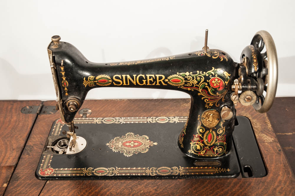 Antique Singer Treadle Sewing Machine in Oak Veneer Cabinet