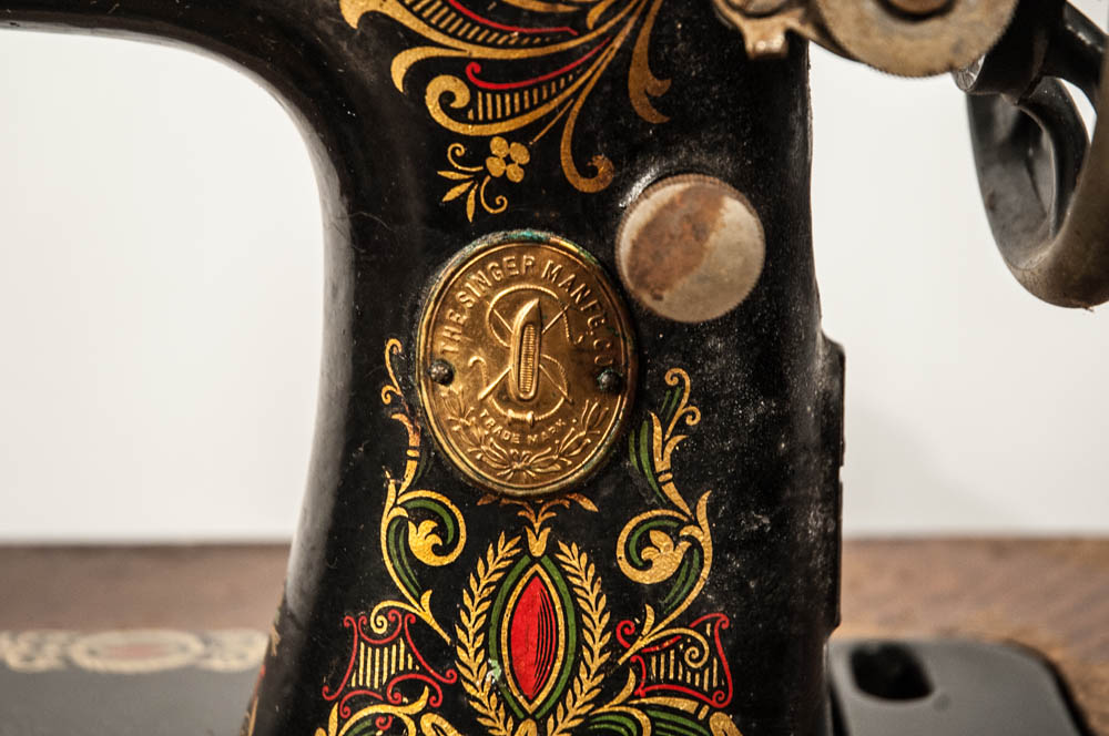 Antique Singer Treadle Sewing Machine in Oak Veneer Cabinet