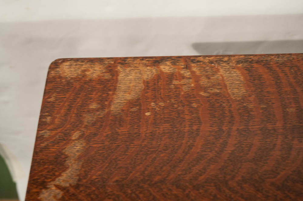 Antique Singer Treadle Sewing Machine in Oak Veneer Cabinet