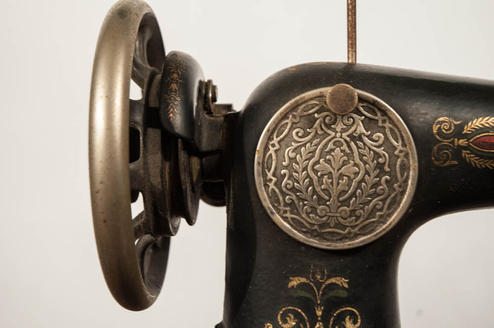Antique Singer Treadle Sewing Machine in Oak Veneer Cabinet