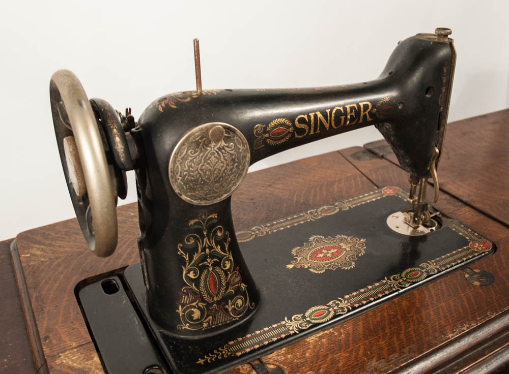 Antique Singer Treadle Sewing Machine in Oak Veneer Cabinet