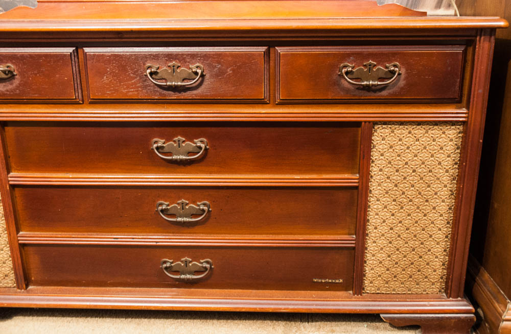 Magnavox Micromatic HI-FI Stereo Turntable/Radio Cabinet