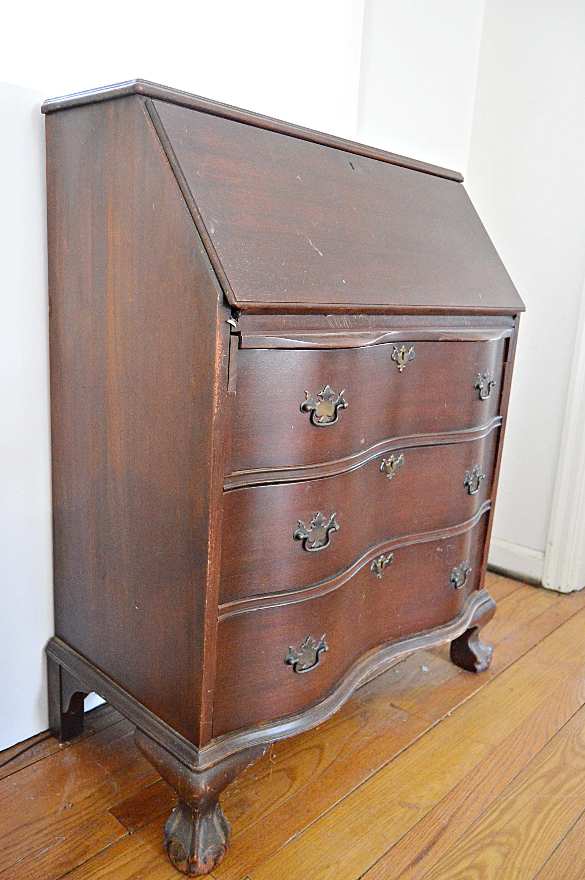 Vintage Queen Anne Style Mahogany Secretariat