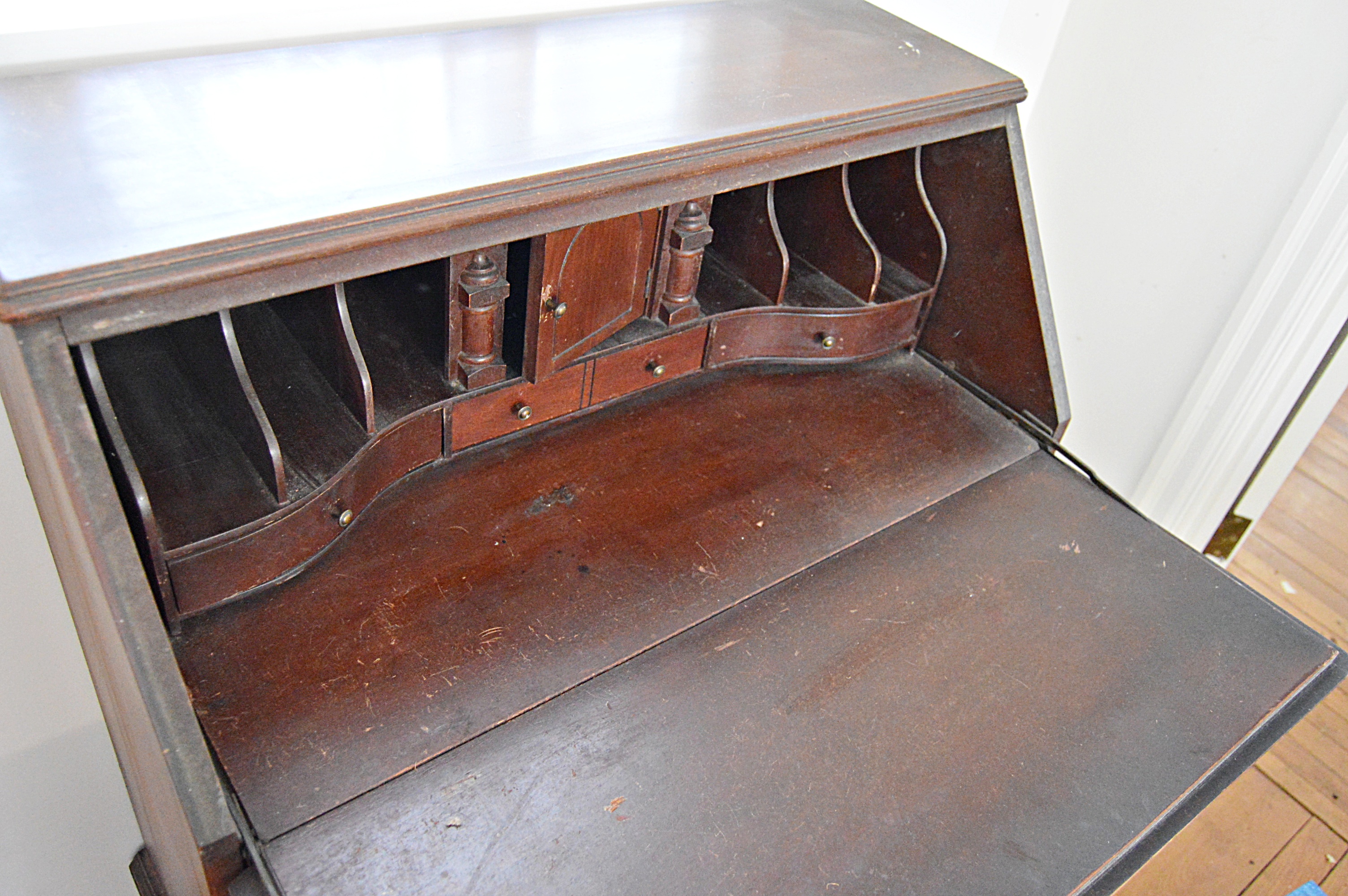 Vintage Queen Anne Style Mahogany Secretariat