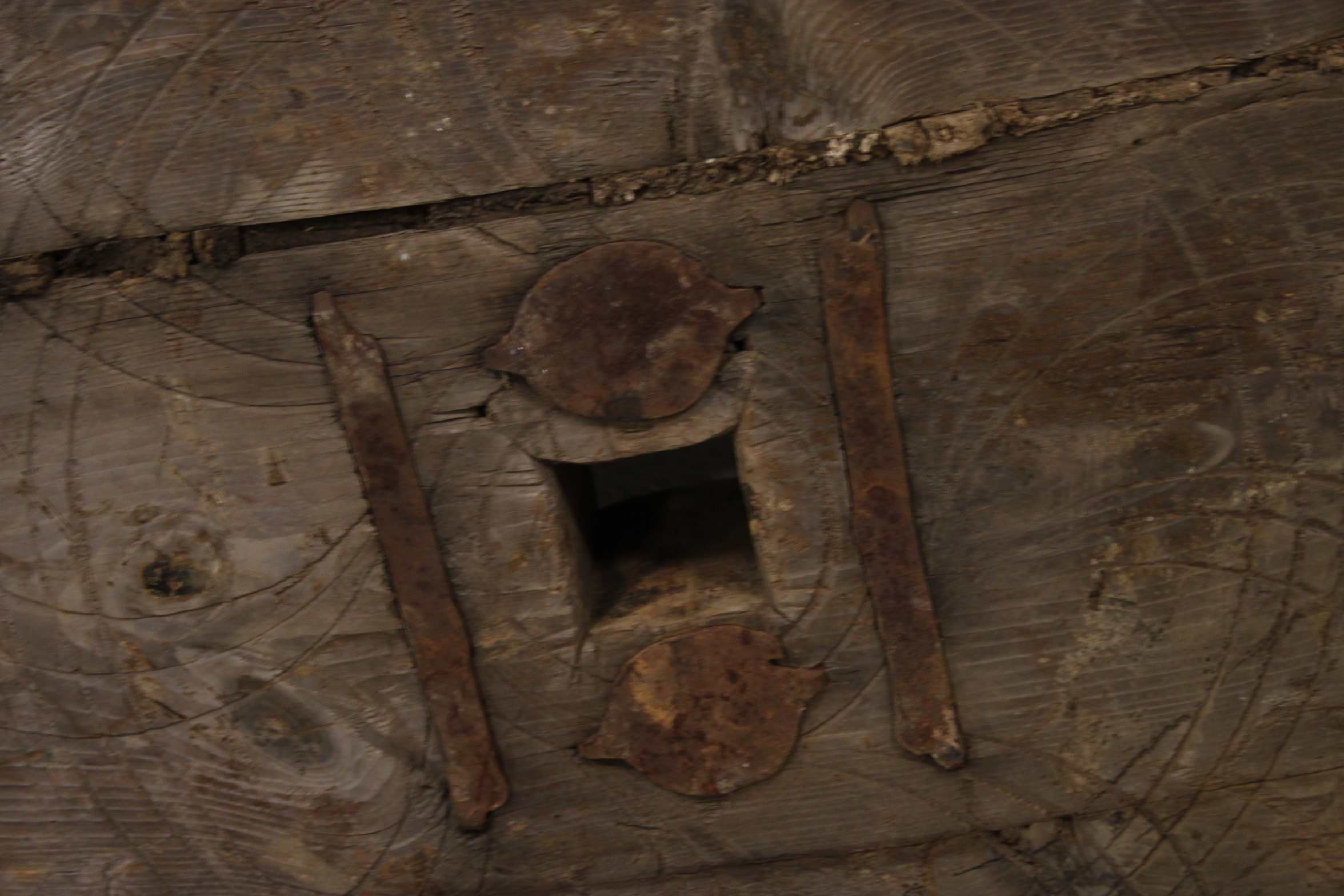 Solid Wooden Wagon Wheel with Metal Band