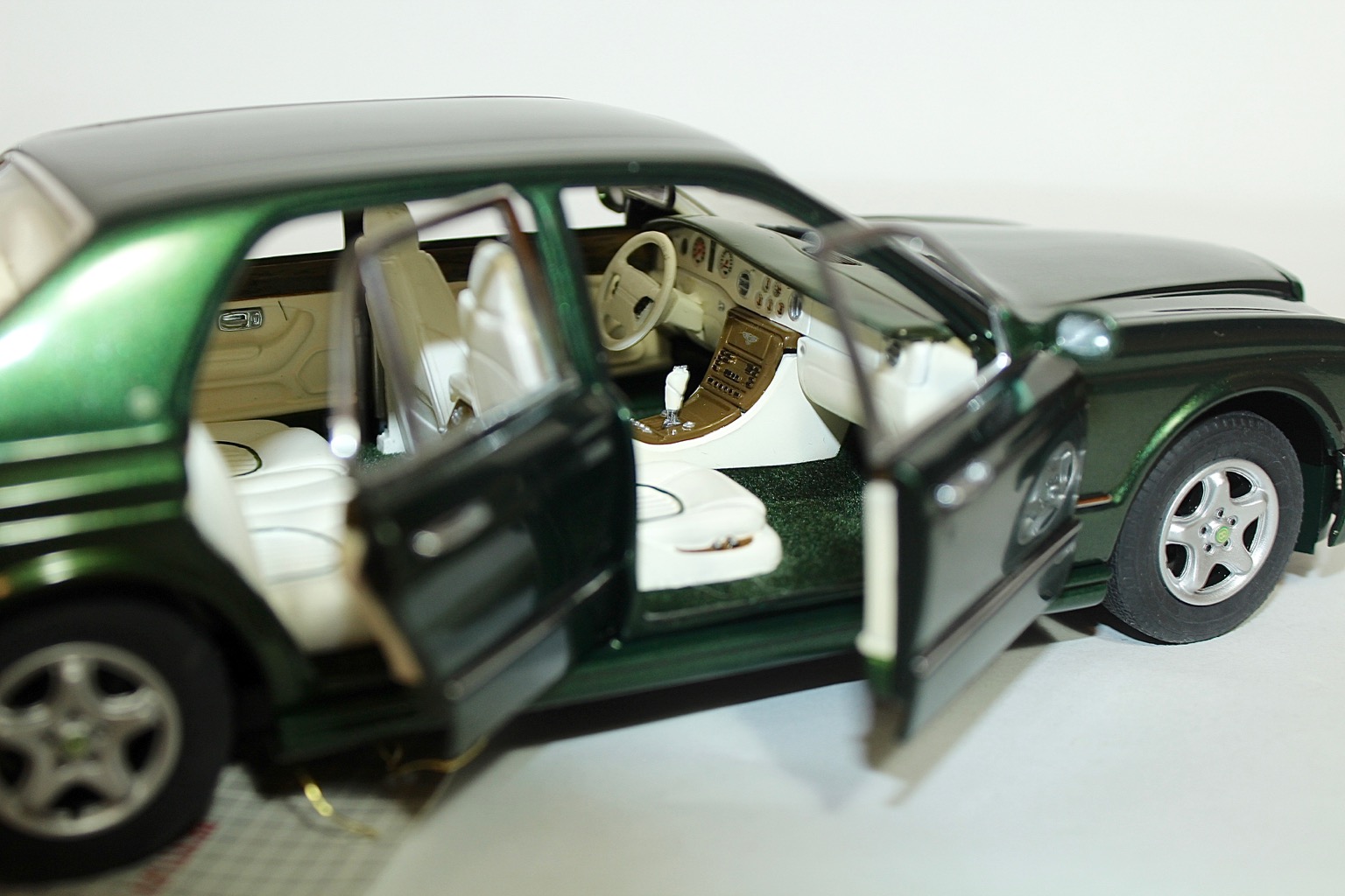 1955 Bentley S and 1998 Bentley Arnage Die Cast Cars by The Franklin Mint