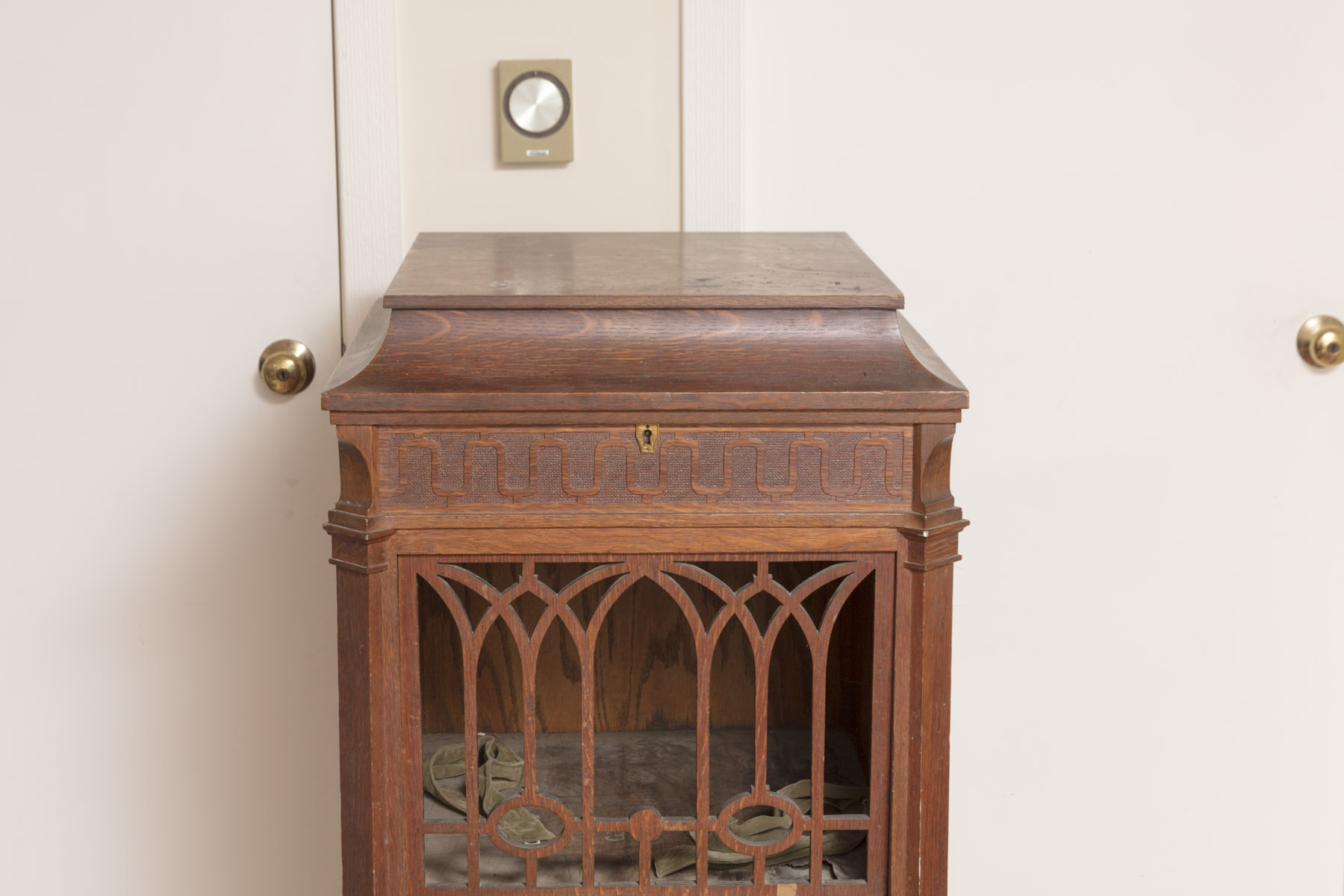 Vintage Edison Disc Phonograph Cabinet