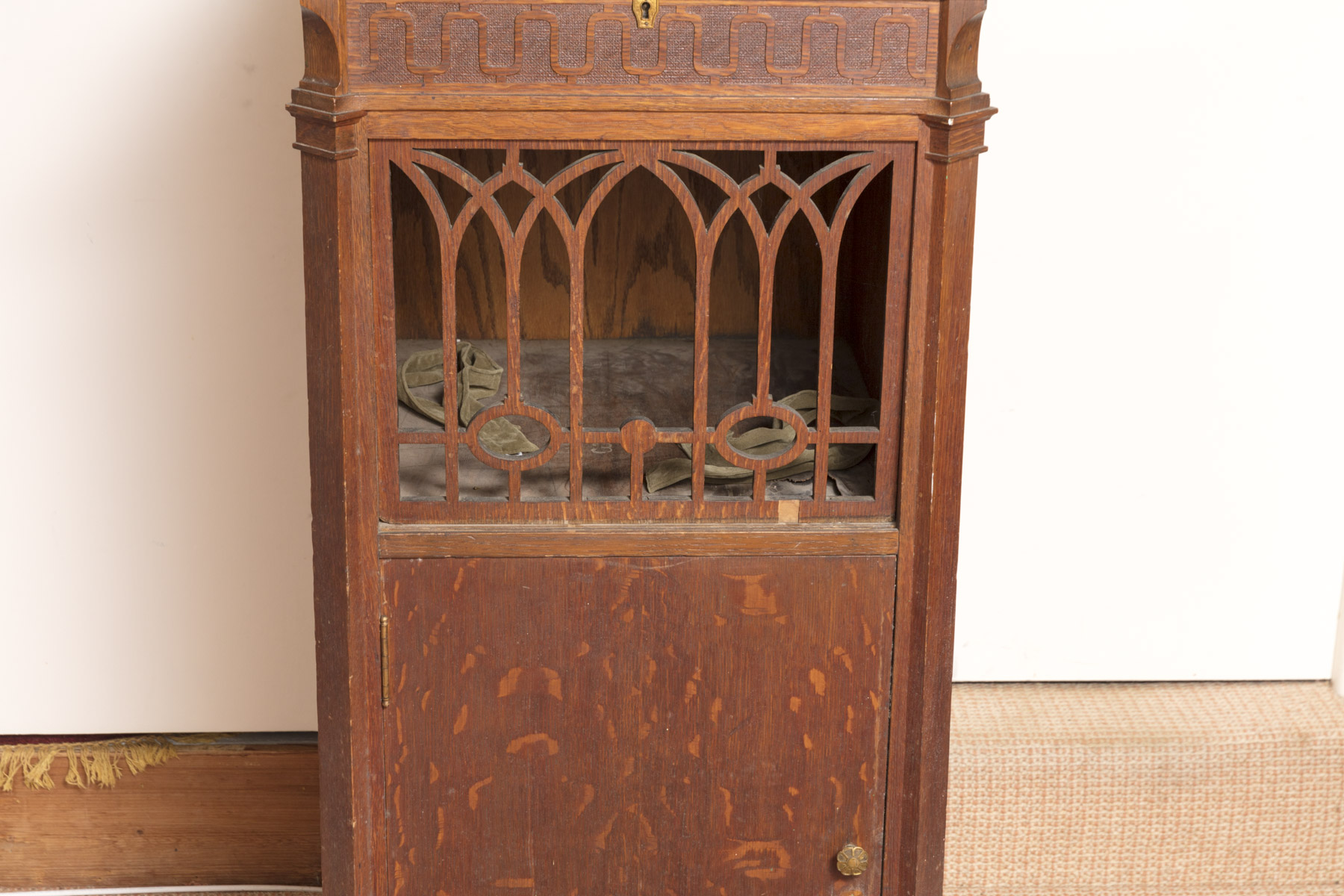 Vintage Edison Disc Phonograph Cabinet