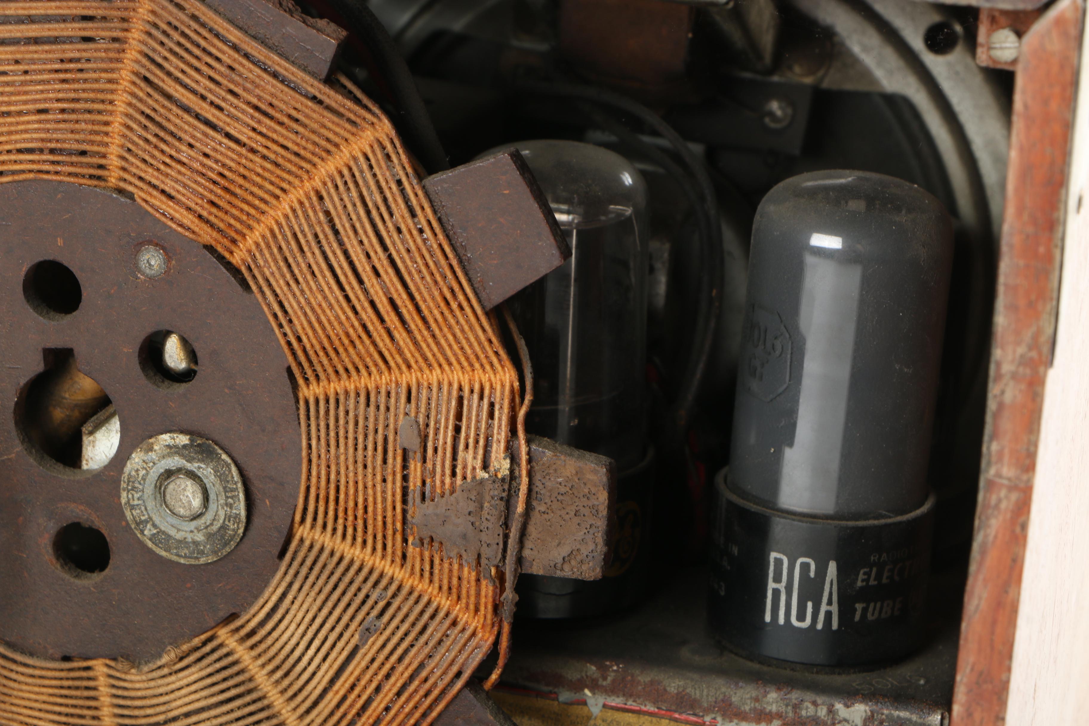 Mar Cheuk Vintage Chinese Radio