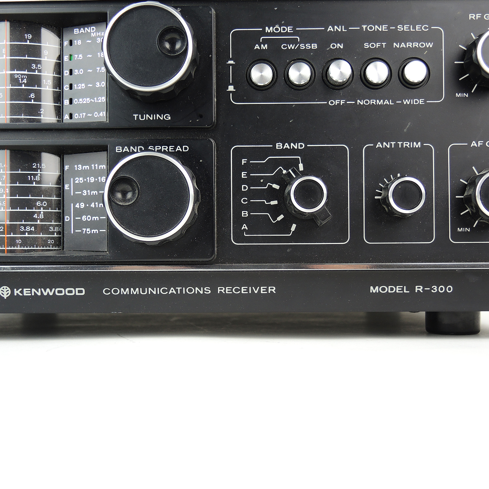 Kenwood Model R-300 Communications Receiver