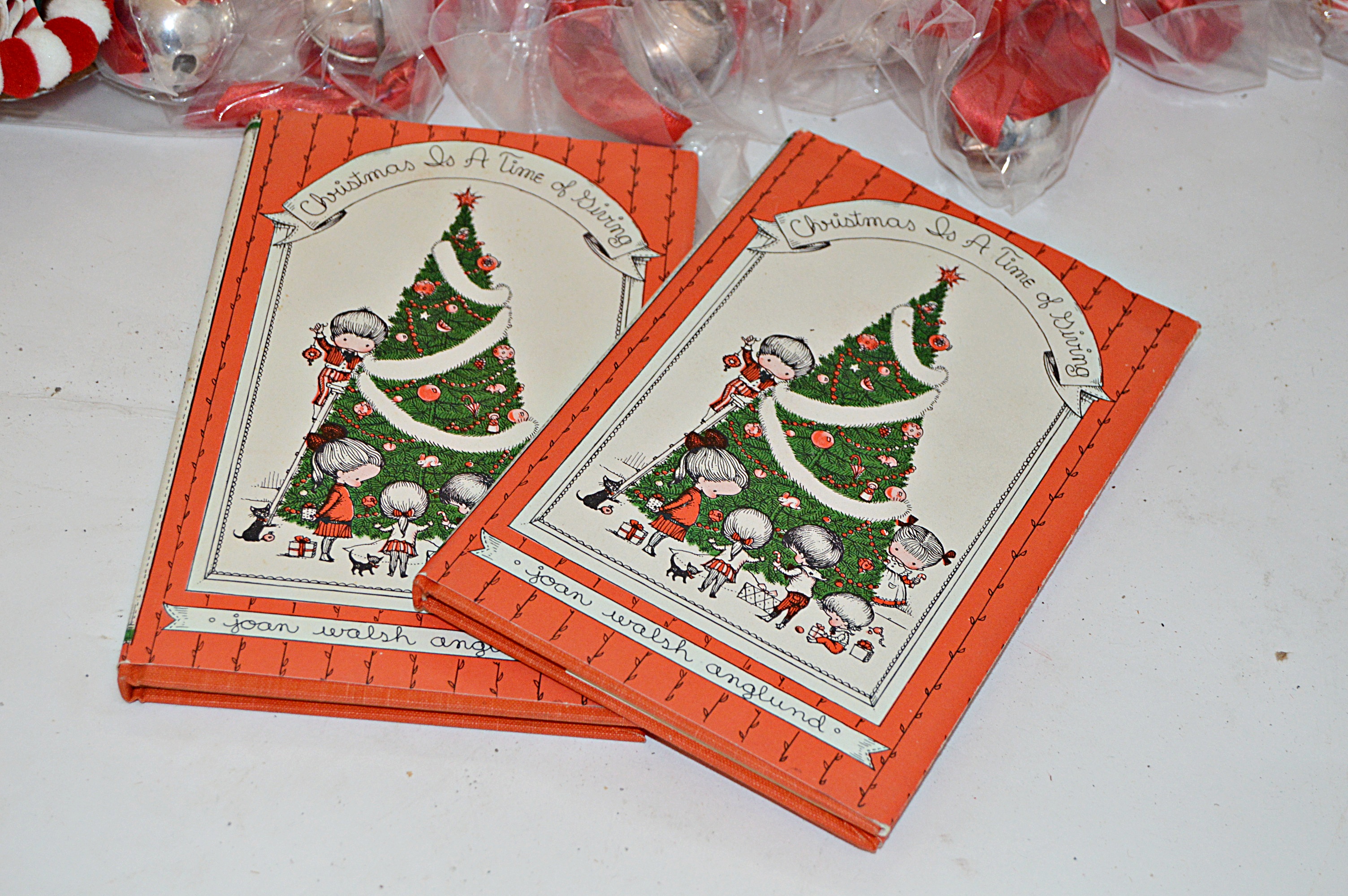 Christmas Wreath, Lighted Decorated Tree and Decor