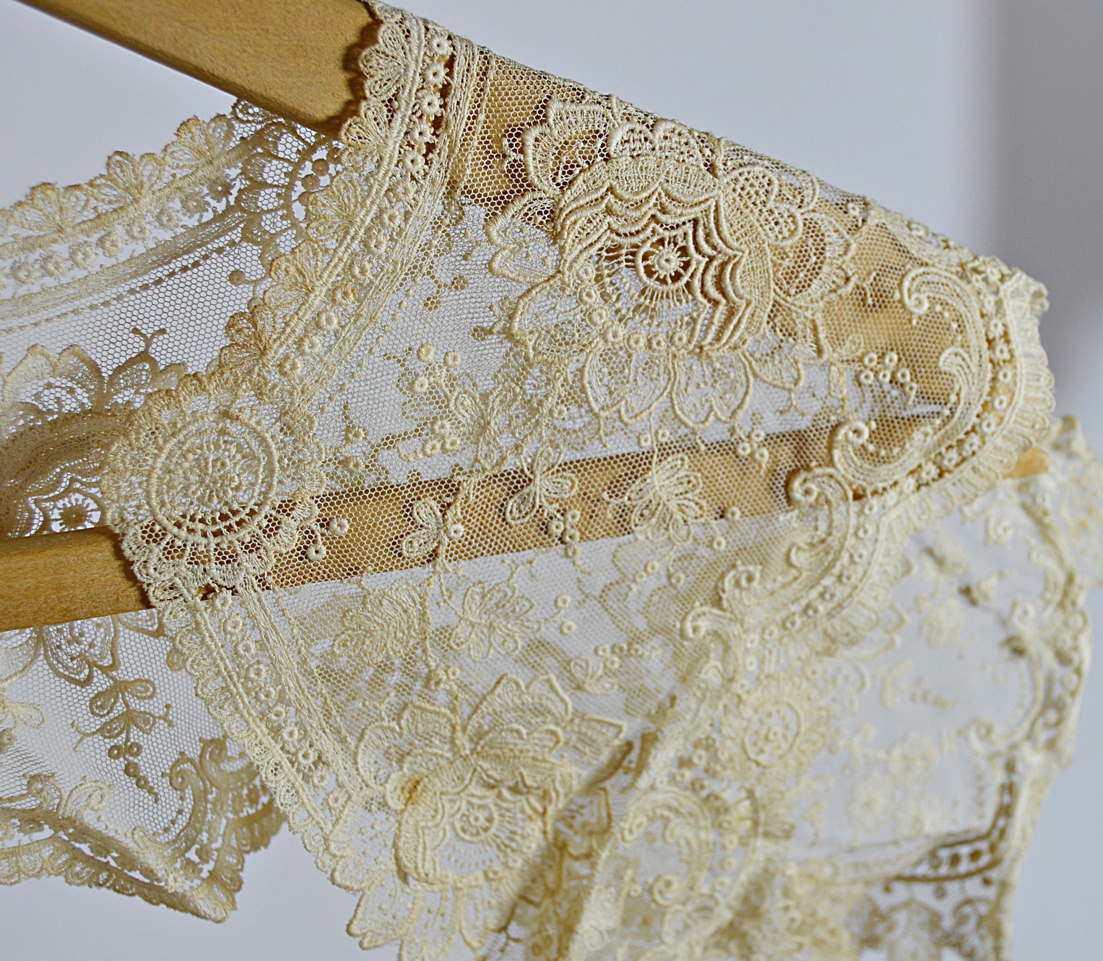 Antique Lace Collars, Blouse, Accessories, Hand Painted Hat Stand