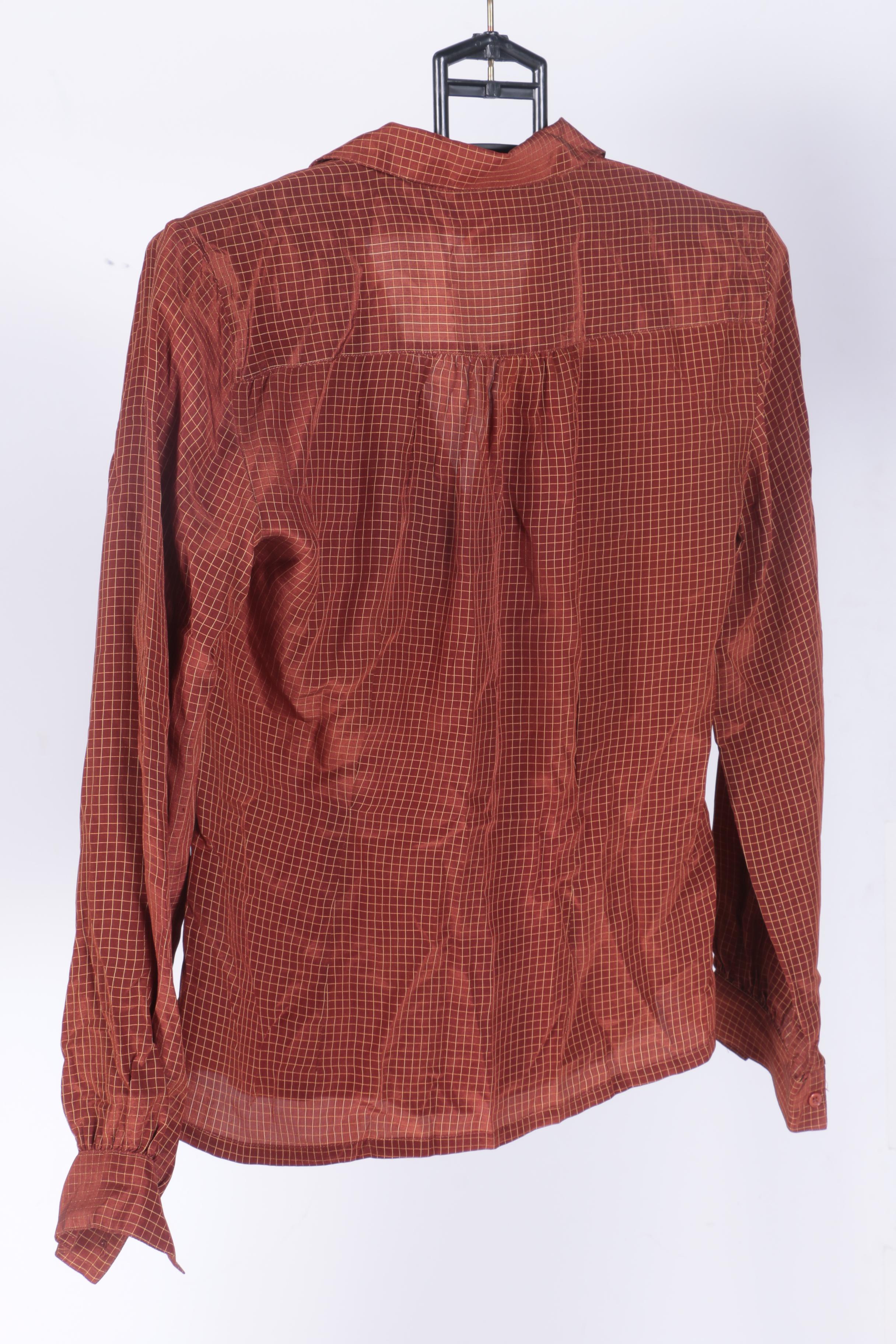 Women's Tops Featuring Primavera