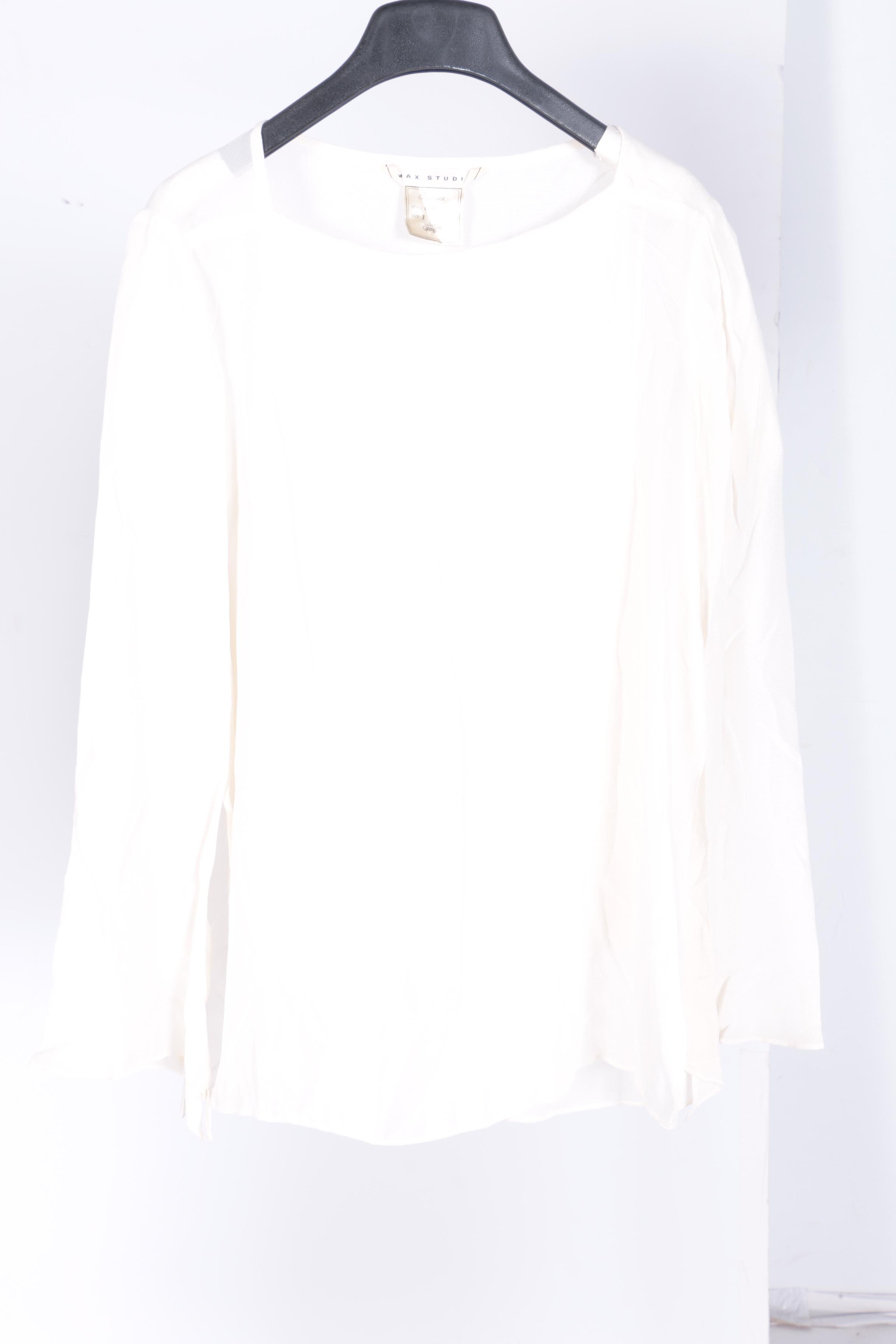 Women's Tops Featuring Primavera