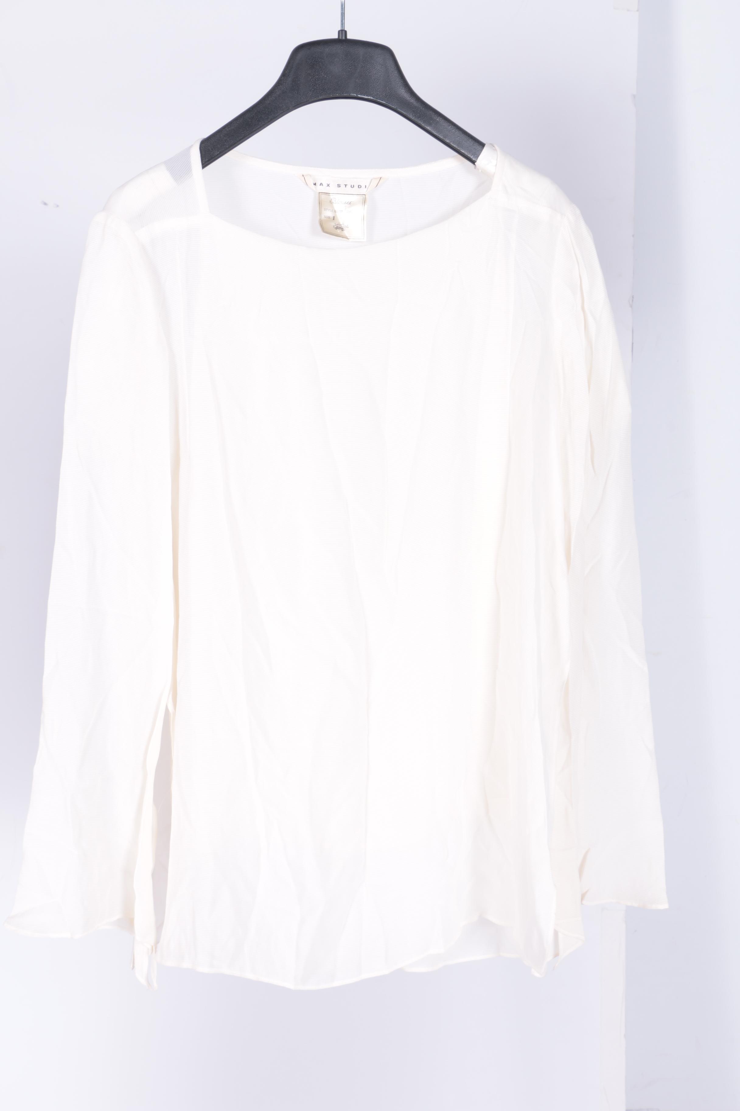 Women's Tops Featuring Primavera