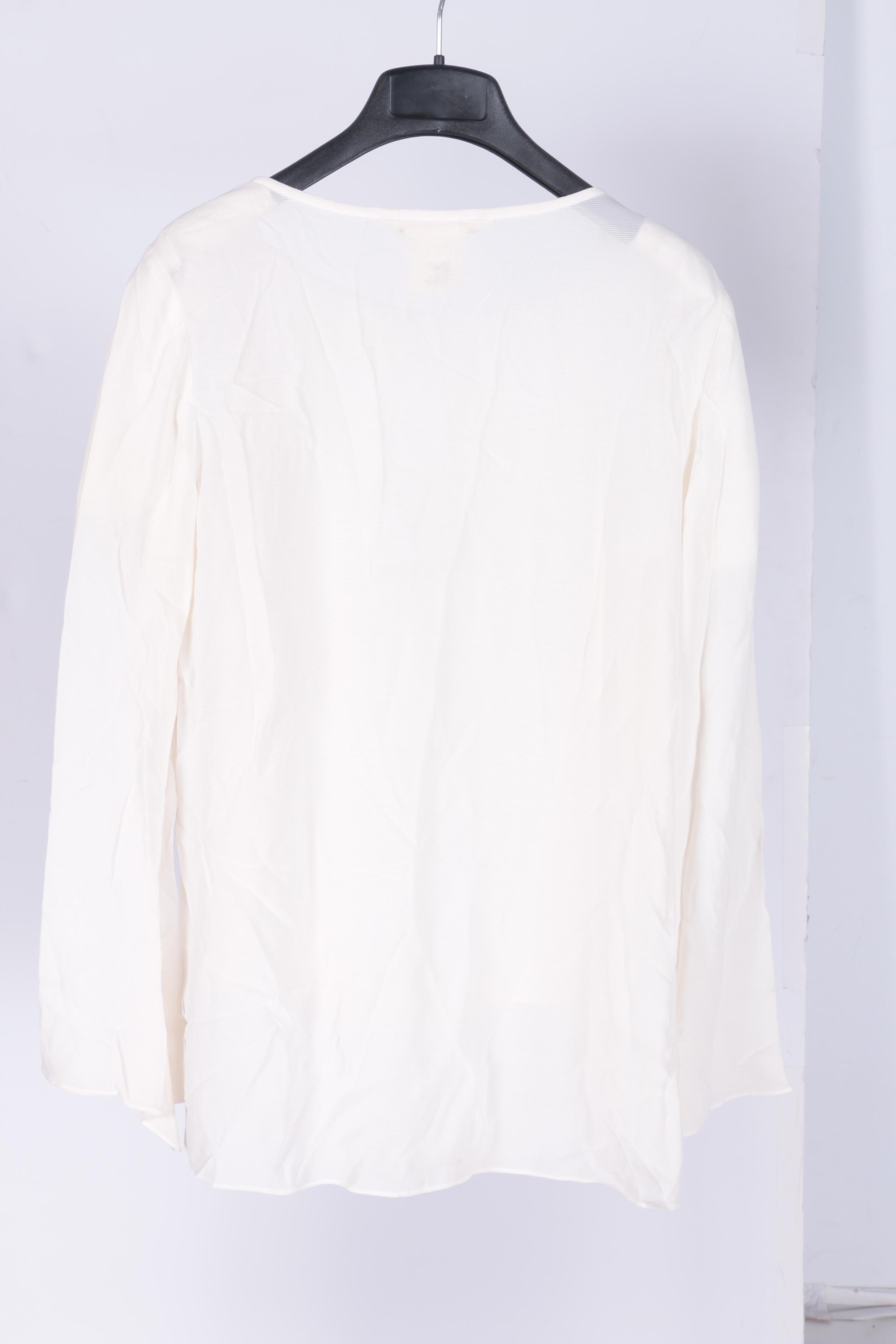 Women's Tops Featuring Primavera