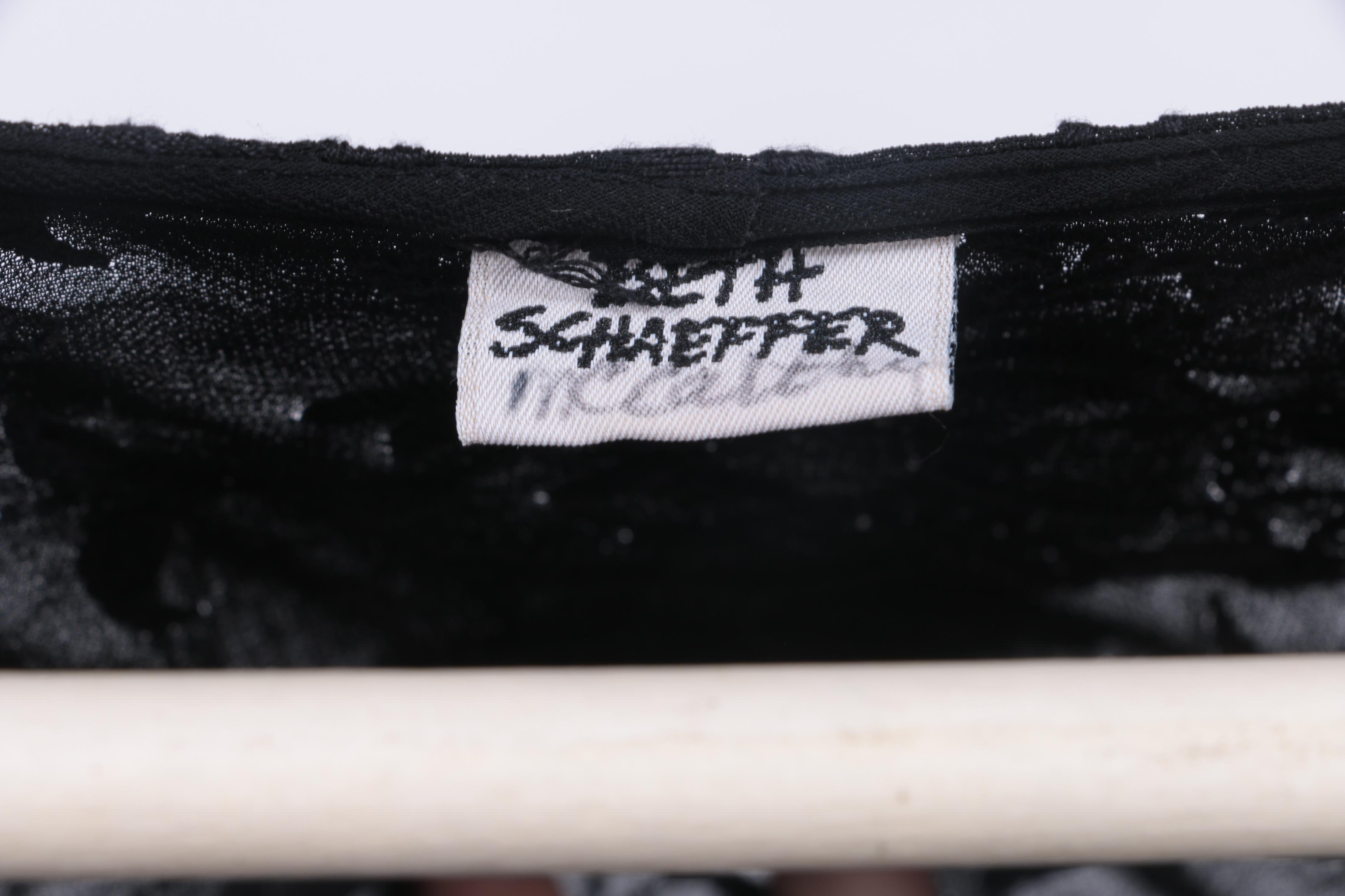 Women's Tops Featuring Primavera