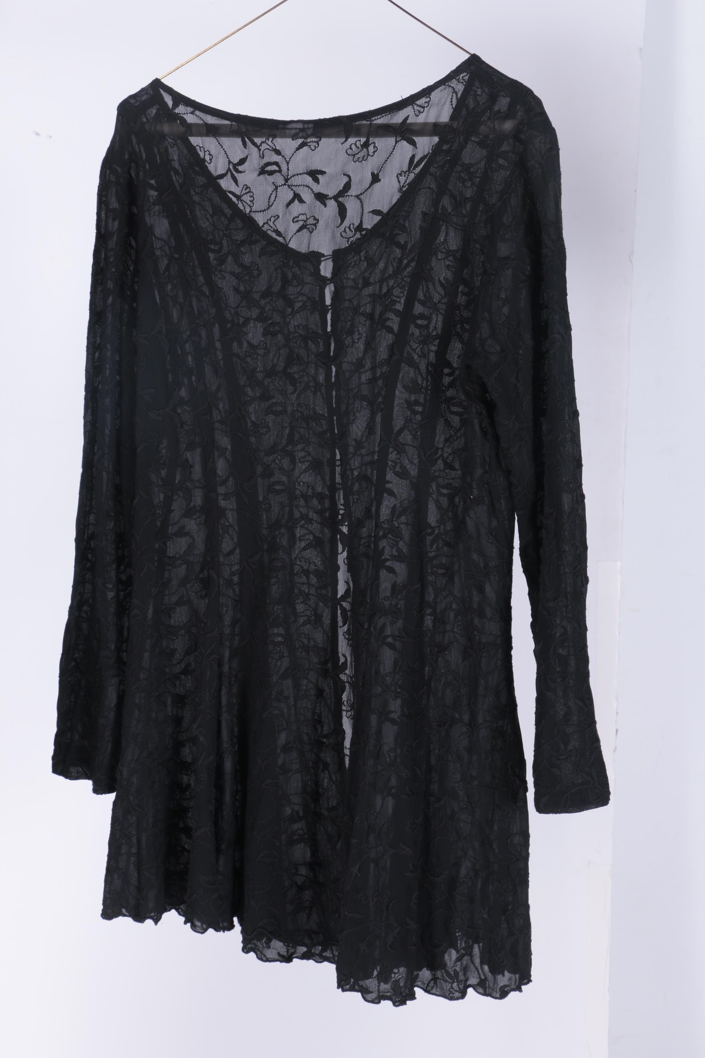 Women's Tops Featuring Primavera