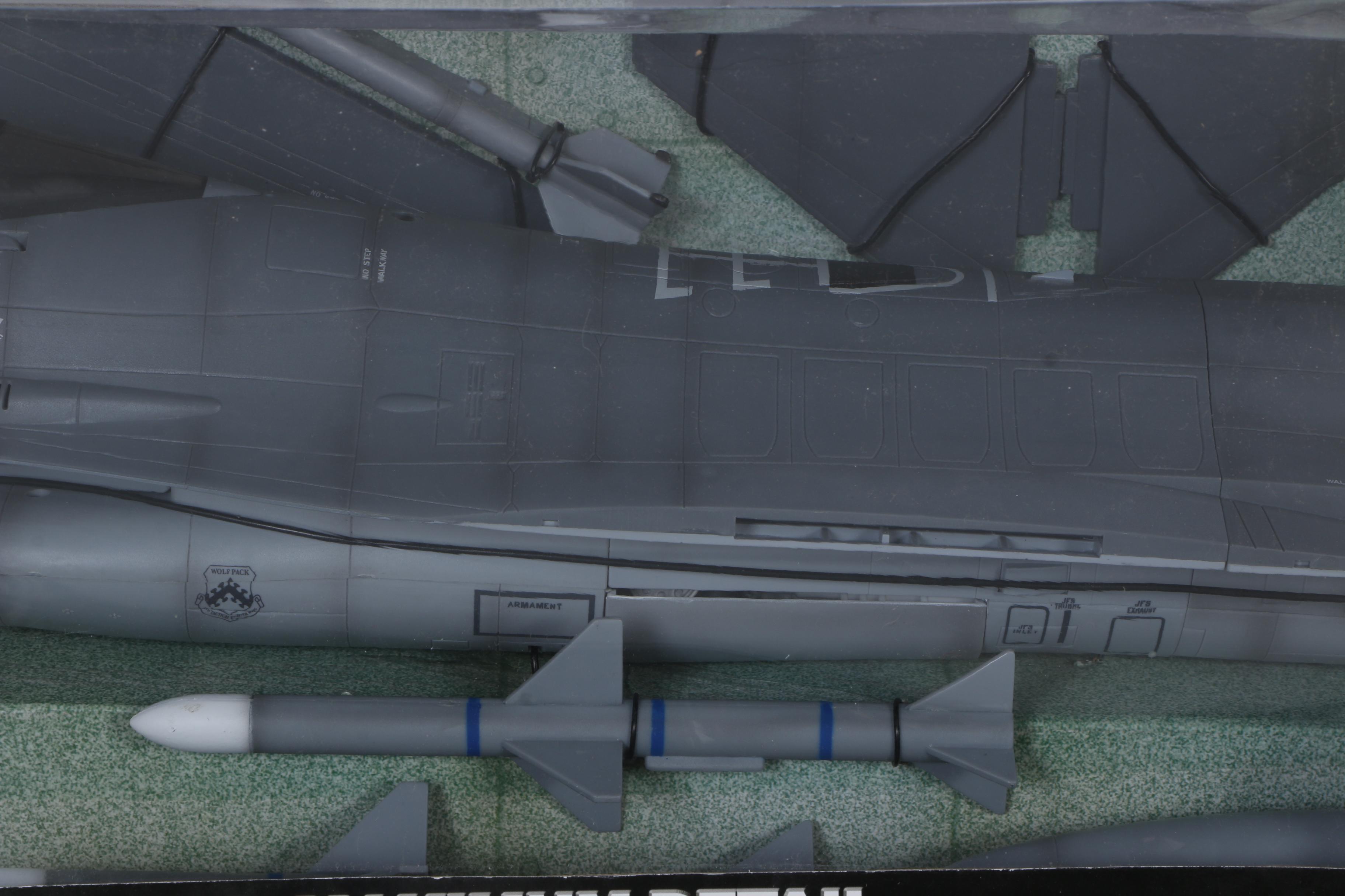 Elite Force 1/18 Scale U.S.A.F. F-16 Fighting Falcon Toy