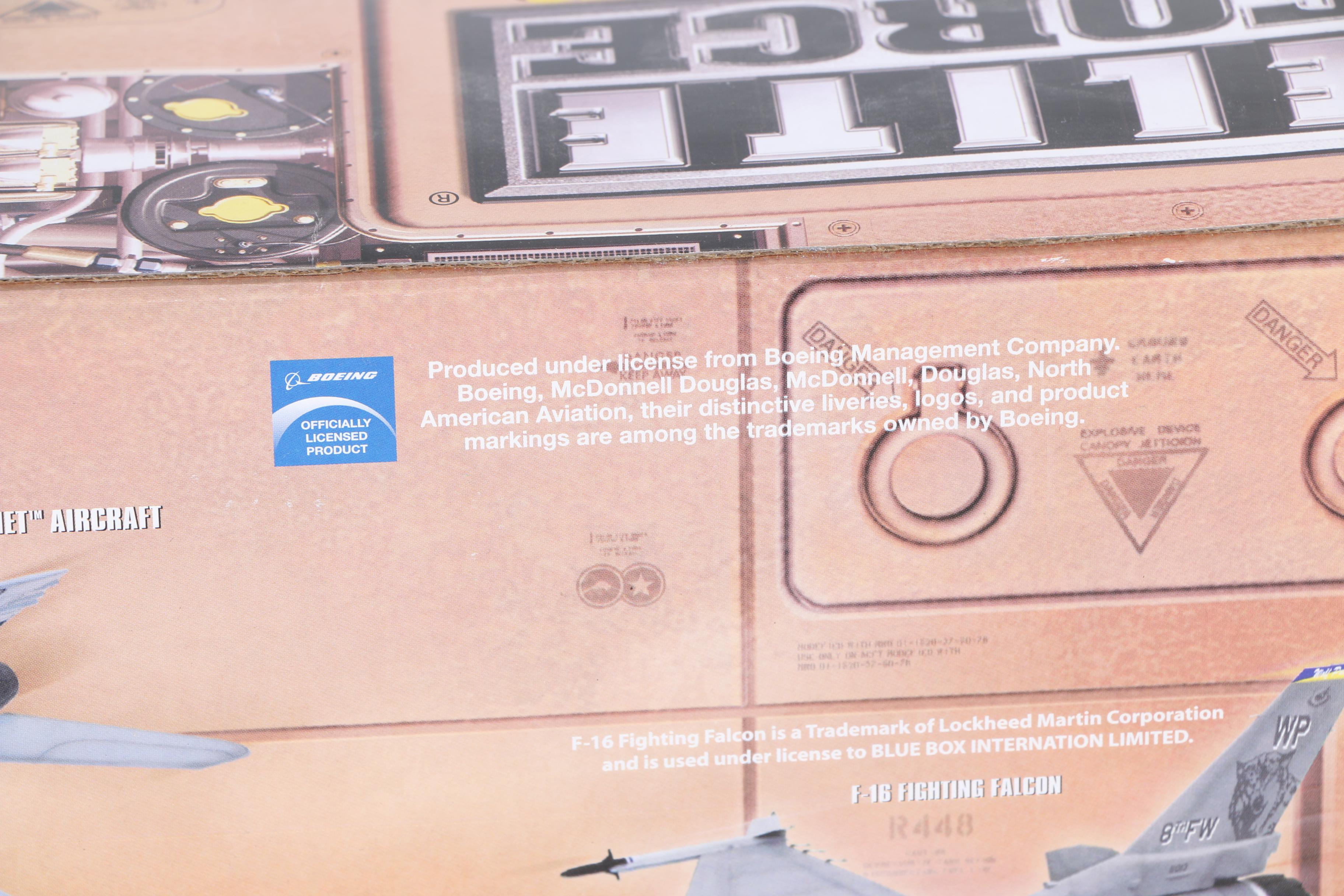 Elite Force 1/18 Scale U.S.A.F. F-16 Fighting Falcon Toy