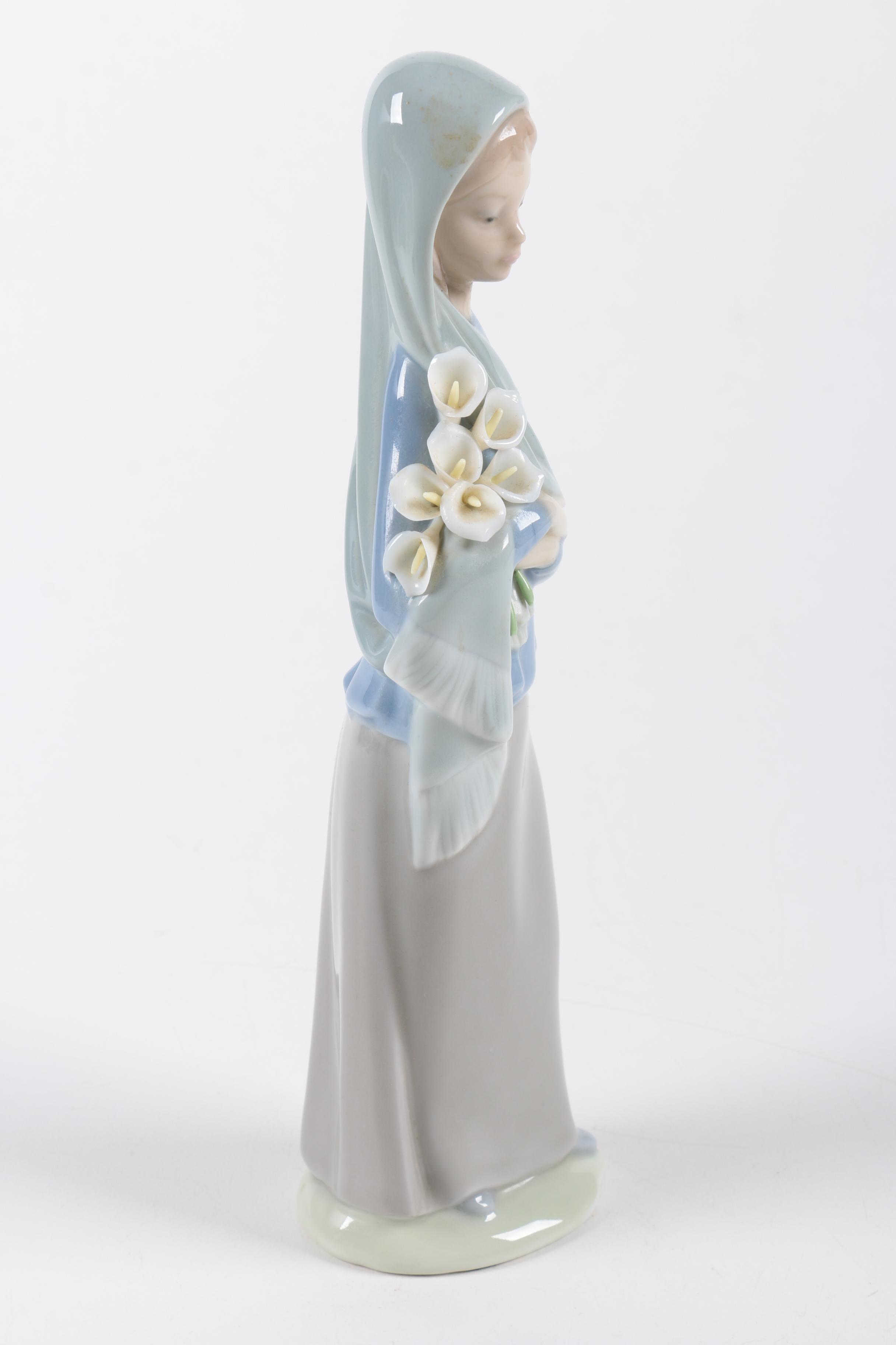 Lladro "Girl With Calla Lillies" Porcelain Figurine