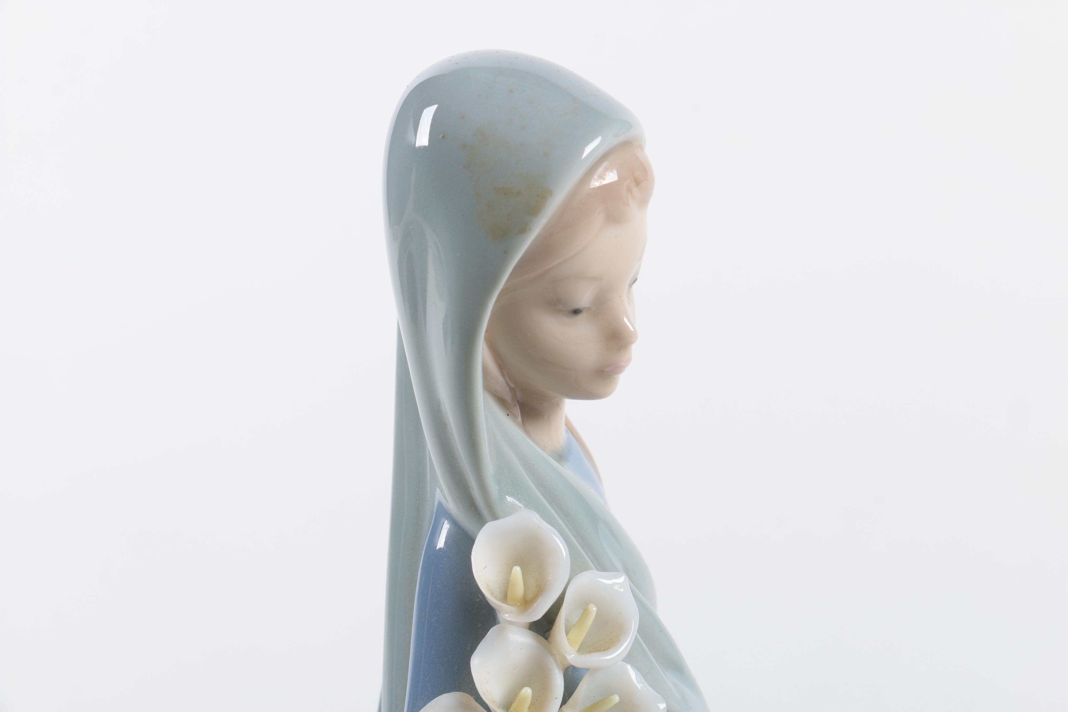 Lladro "Girl With Calla Lillies" Porcelain Figurine