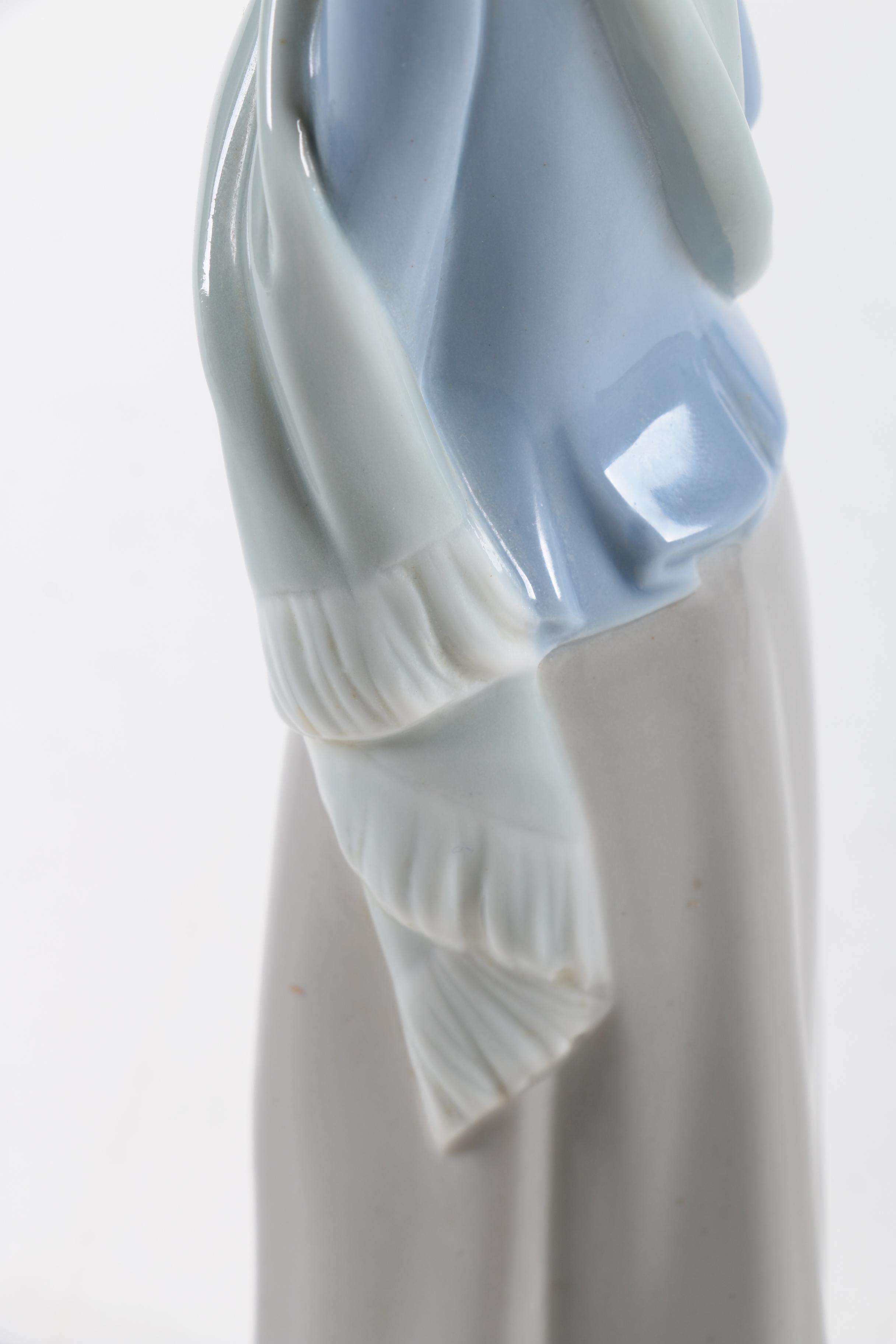 Lladro "Girl With Calla Lillies" Porcelain Figurine