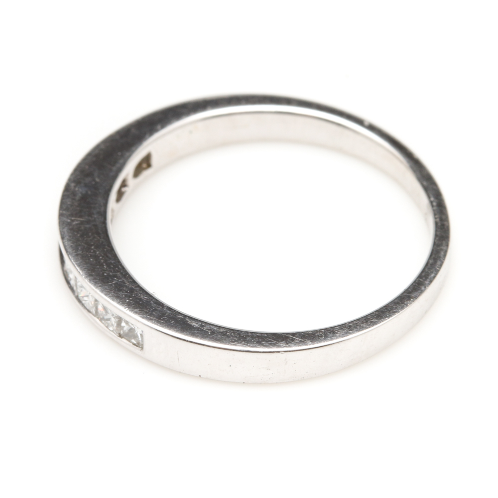 18K White Gold Diamond Ring